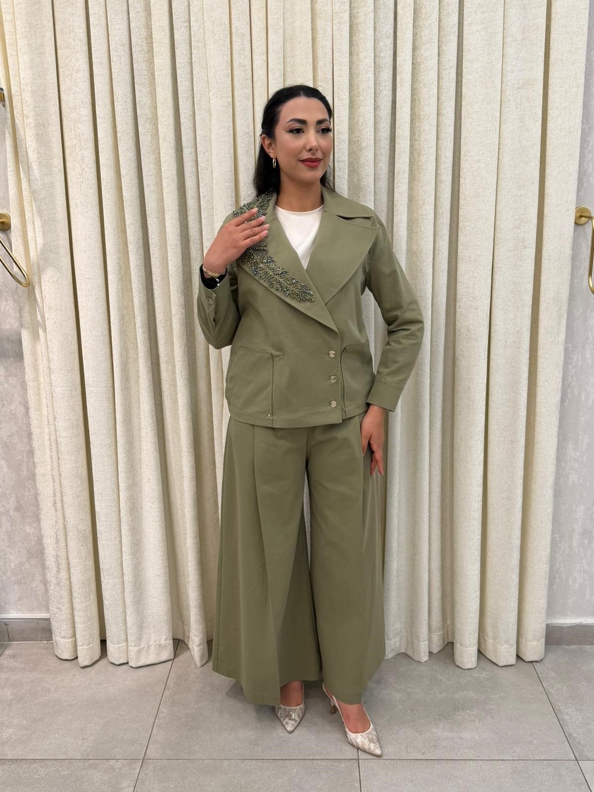 Yakası Taş Detaylı Kruvaze Ceket Pileli Pantolon Takım