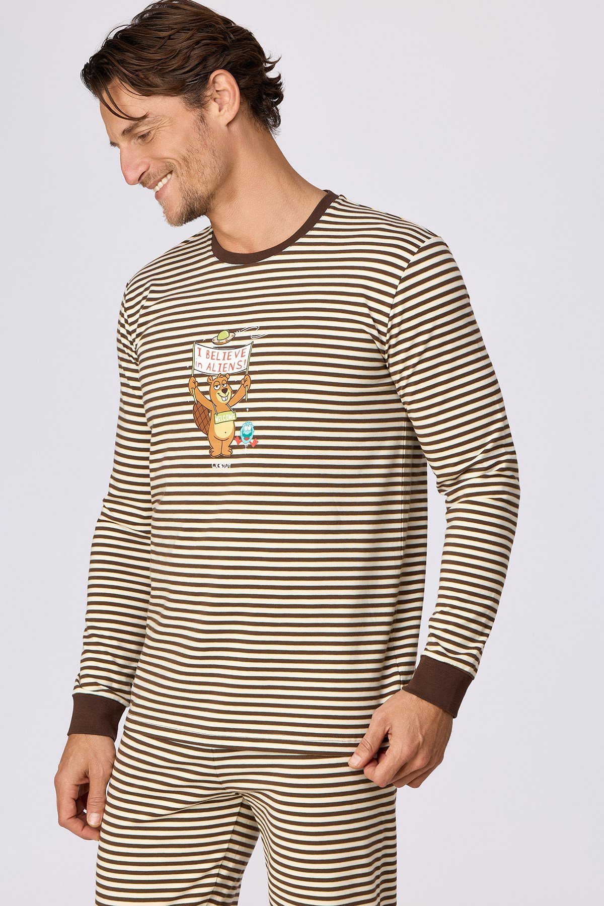 Kahverengi Çizgili Uzay Baskılı Erkek Pijama