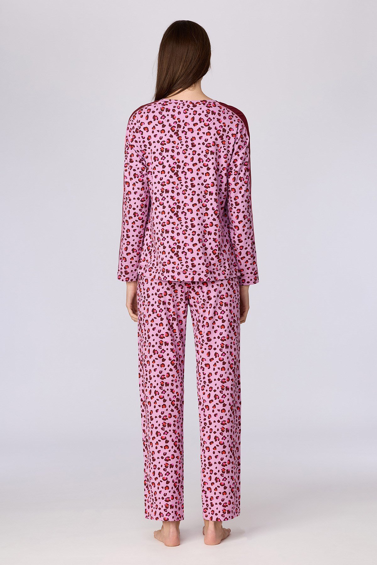 Pembe Leopar Desenli Bisiklet Yaka Uzun Kollu Kadın Pijama