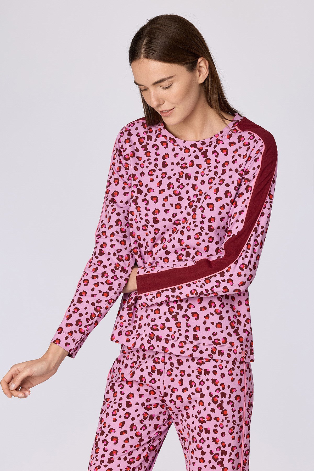 Pembe Leopar Desenli Bisiklet Yaka Uzun Kollu Kadın Pijama