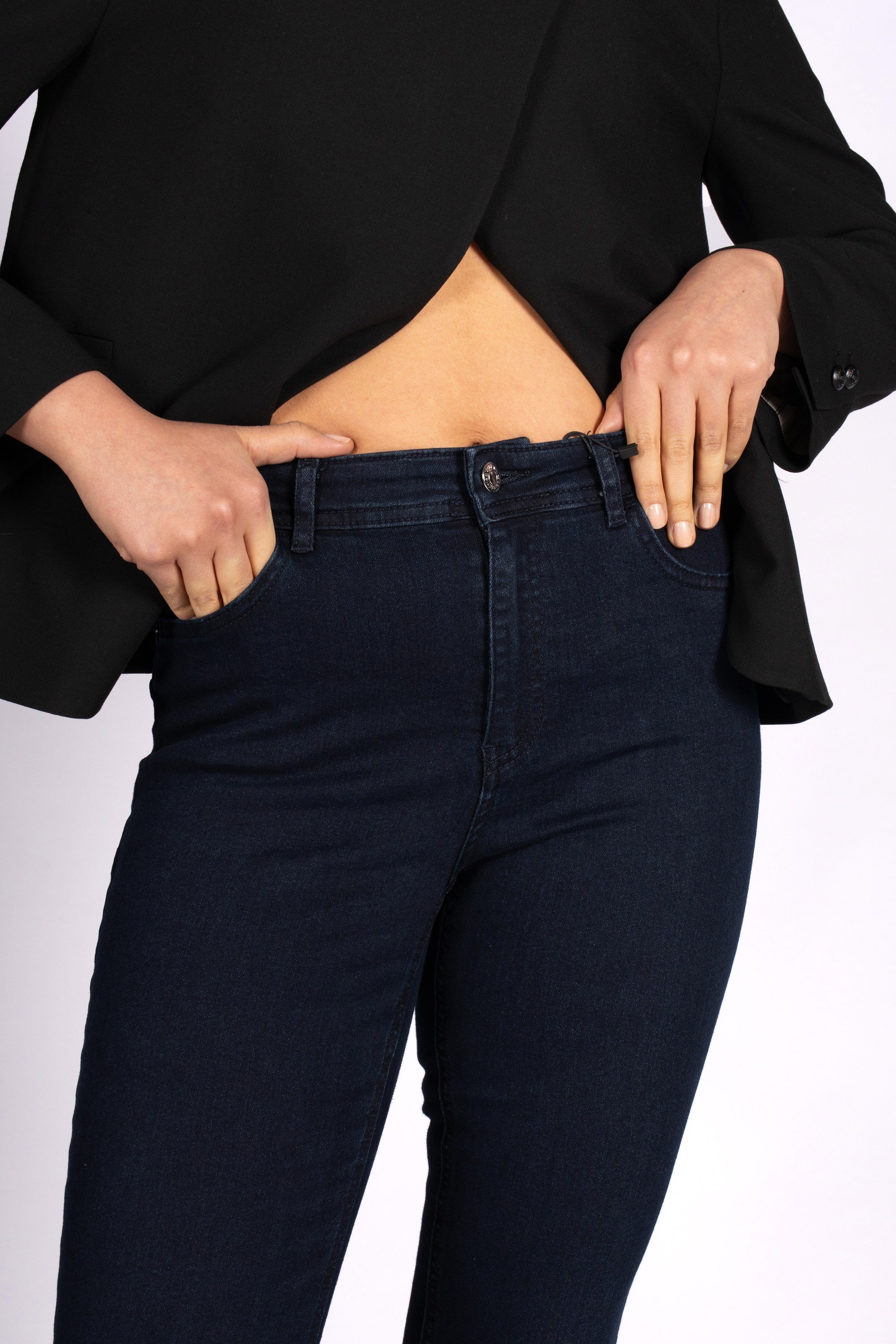 Sculpted Elegance Push Up Fit Yüksek Bel Koyu Lacivert Kadın Jean Pantolon