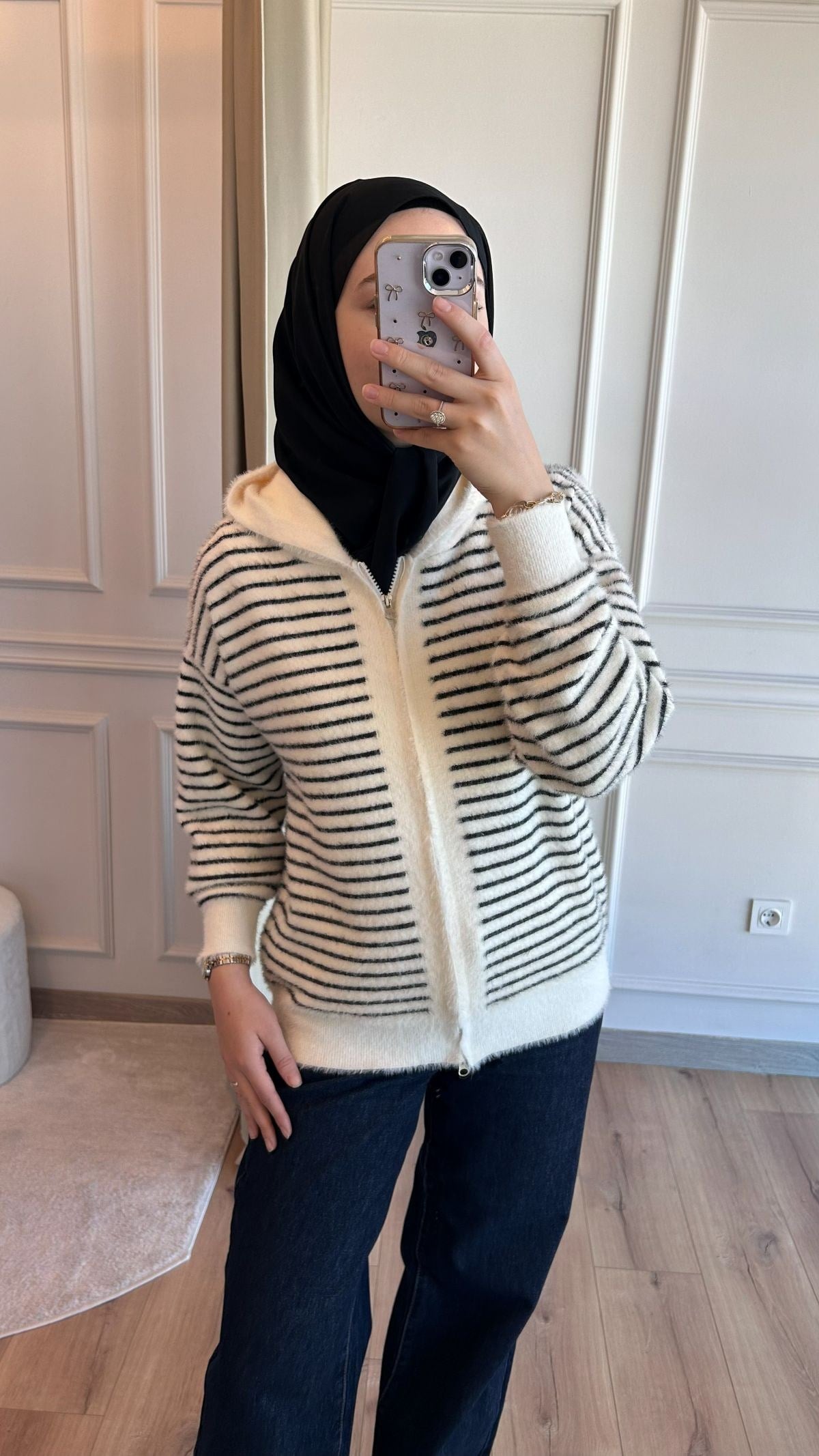 Beyaz Kapüşonlu Angora Hırka