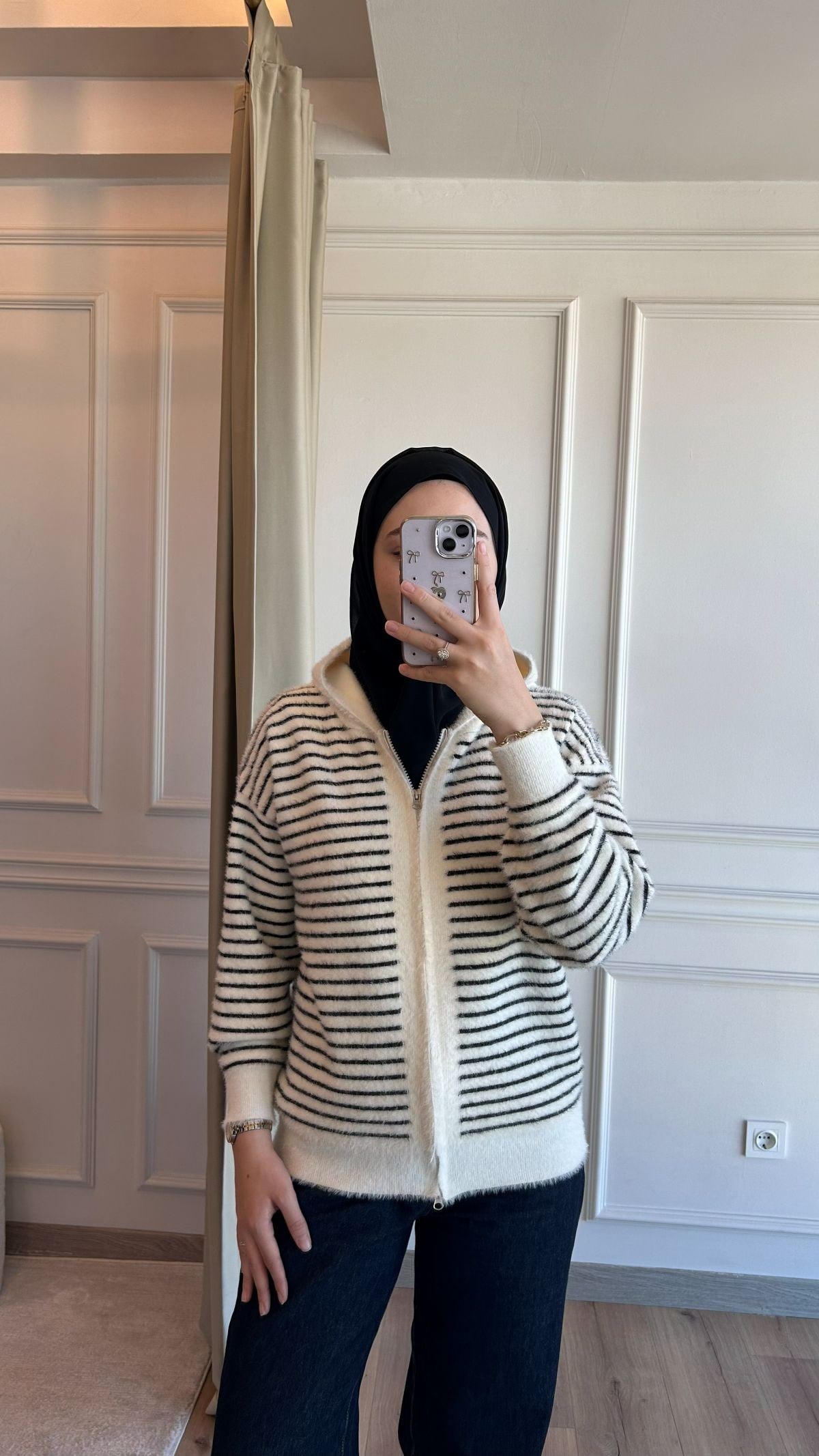 Beyaz Kapüşonlu Angora Hırka