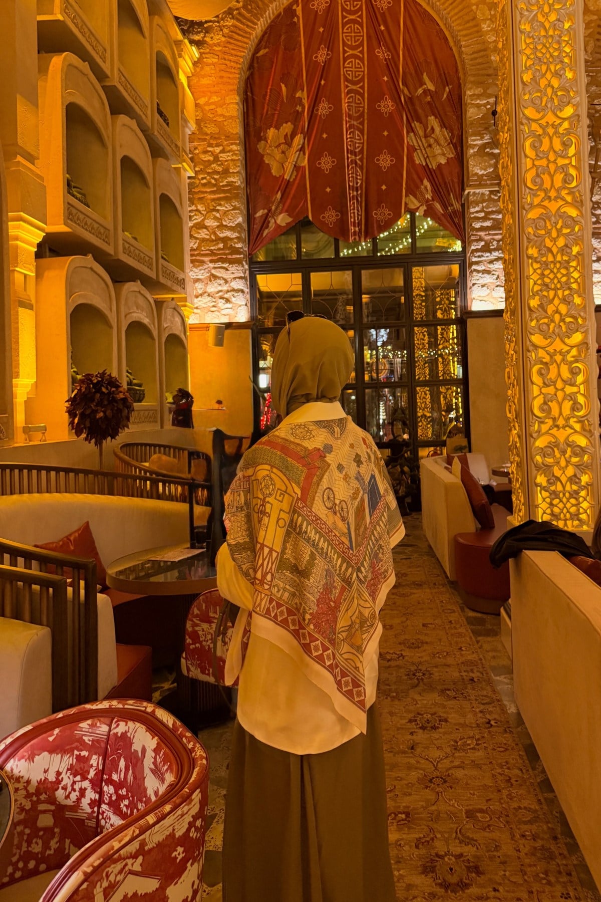 Heloria Grand Atrium Omuz Şalı