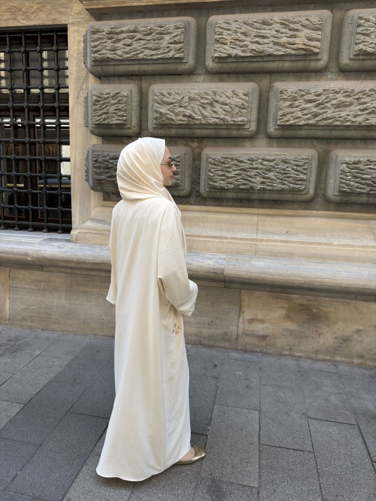 Krem Taş İşlemeli Abaya- Şal