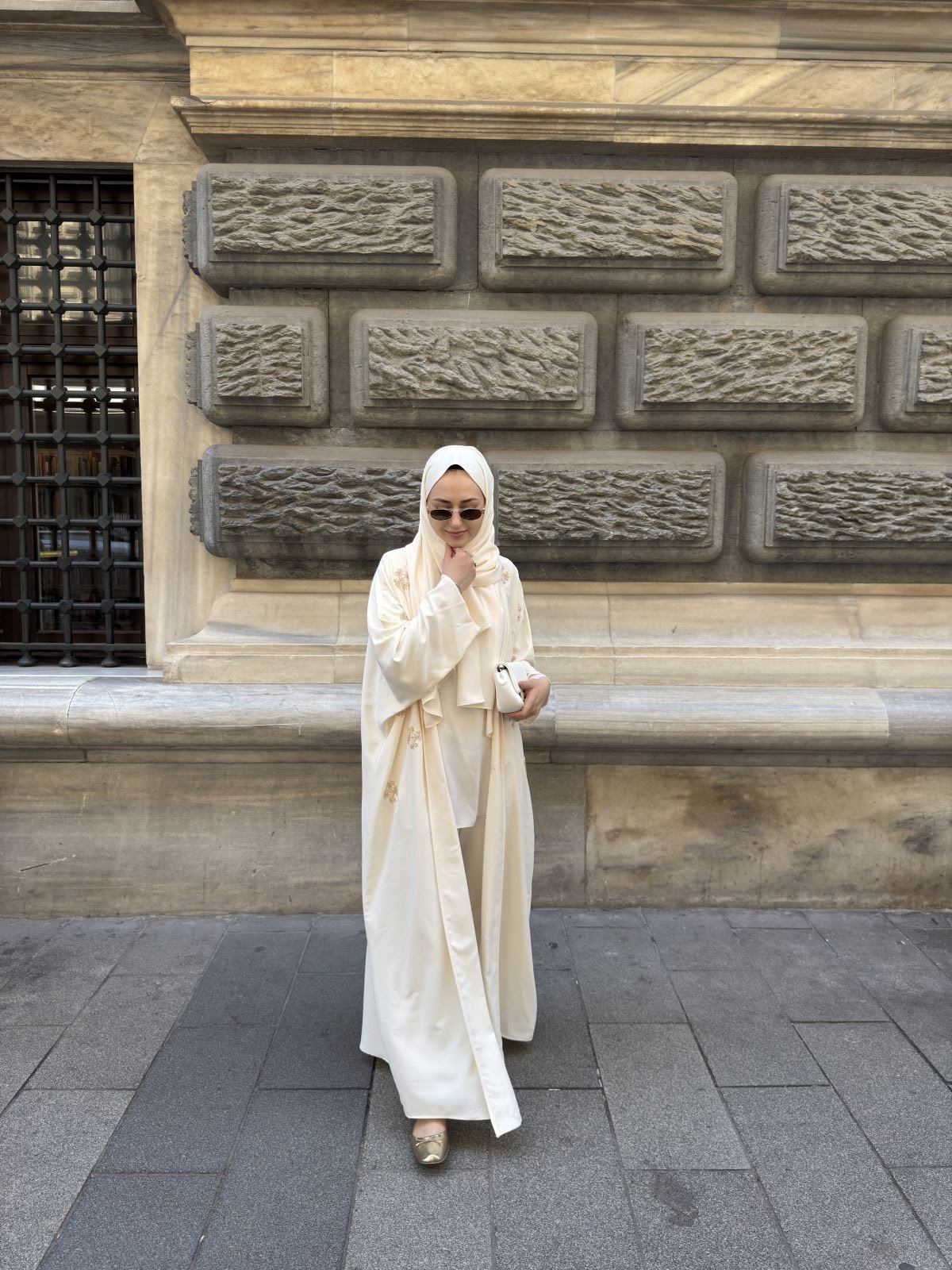 Krem Taş İşlemeli Abaya- Şal