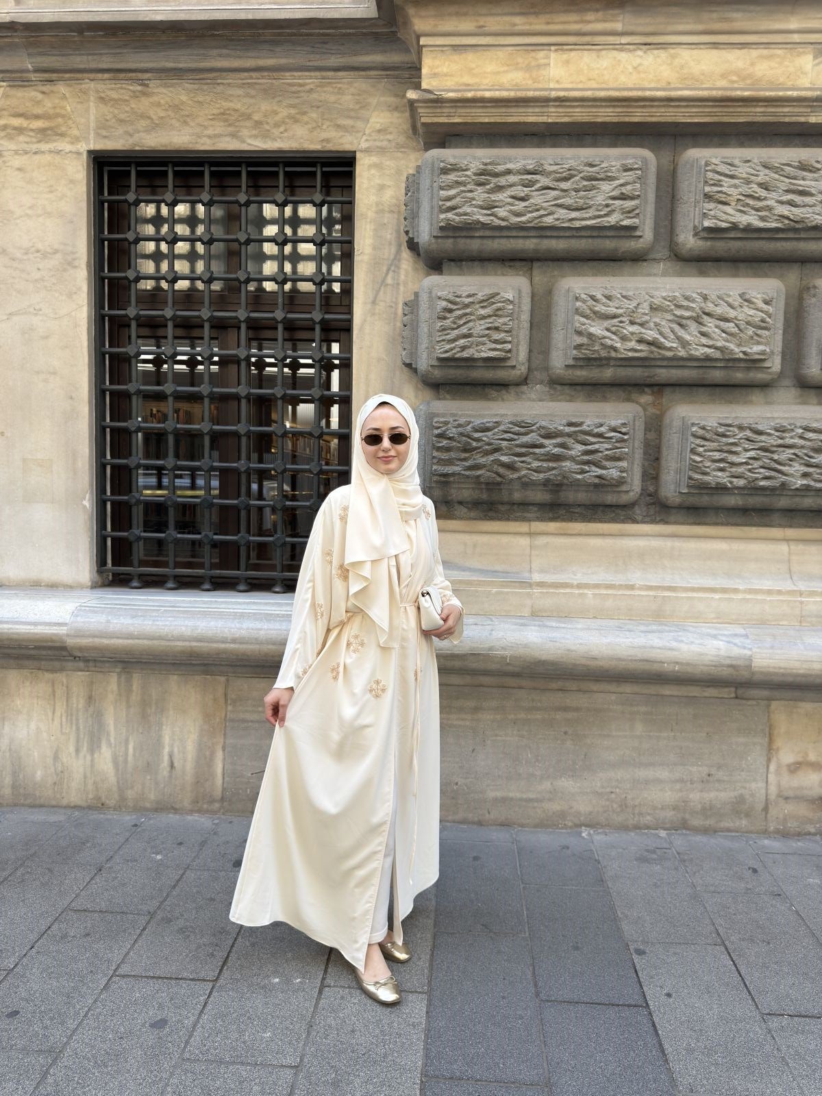 Krem Taş İşlemeli Abaya- Şal