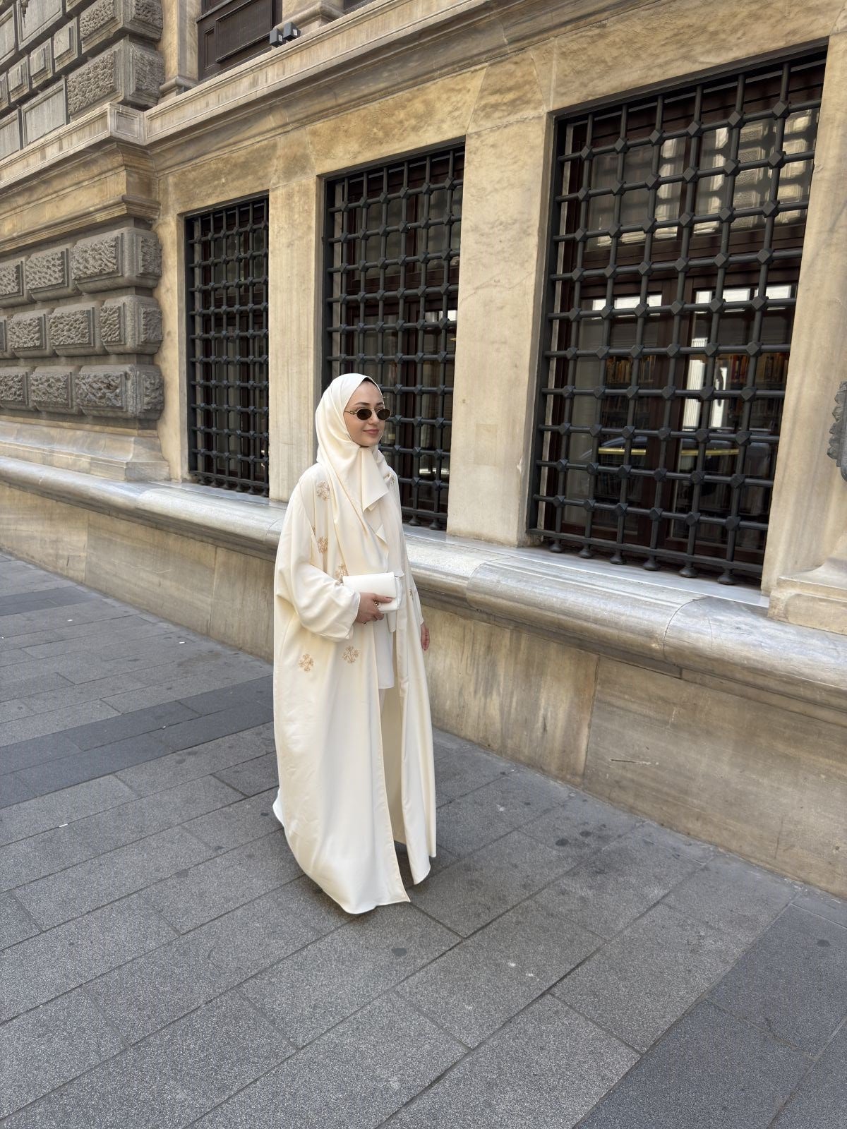 Krem Taş İşlemeli Abaya- Şal