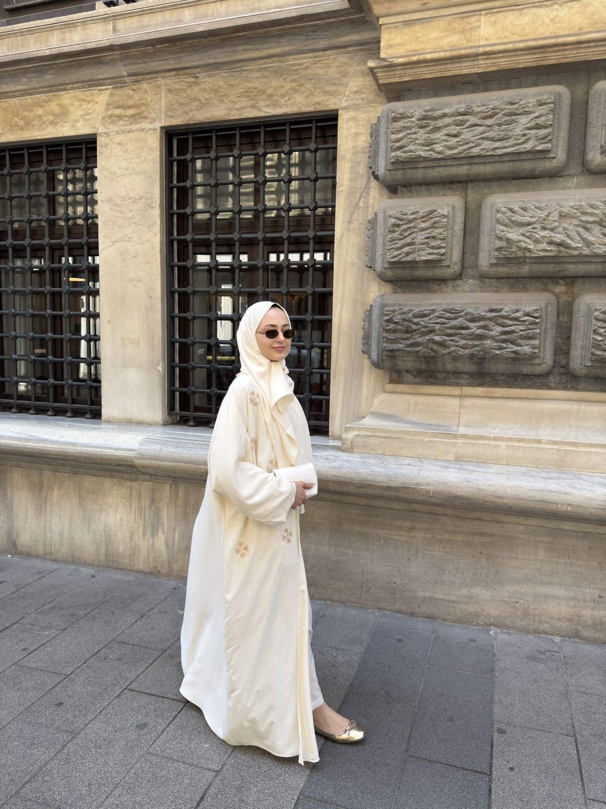 Krem Taş İşlemeli Abaya- Şal