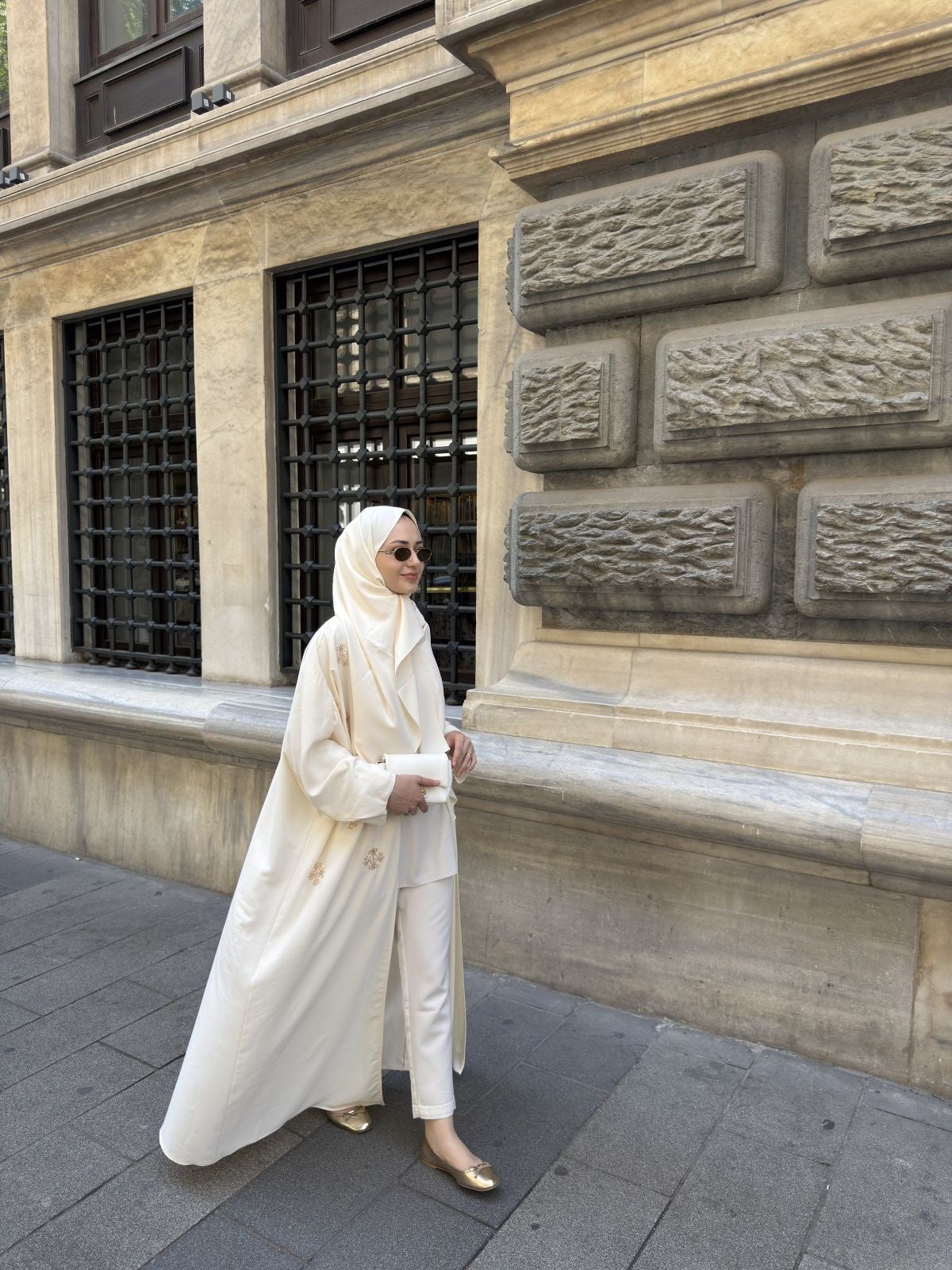 Krem Taş İşlemeli Abaya- Şal