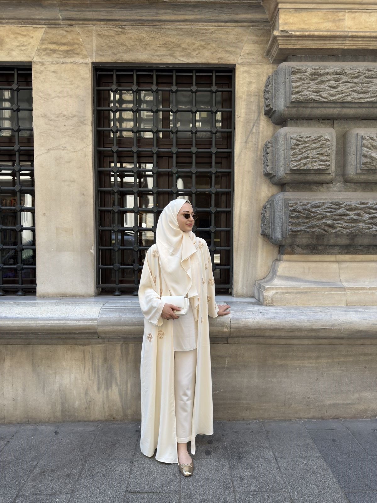 Krem Taş İşlemeli Abaya- Şal