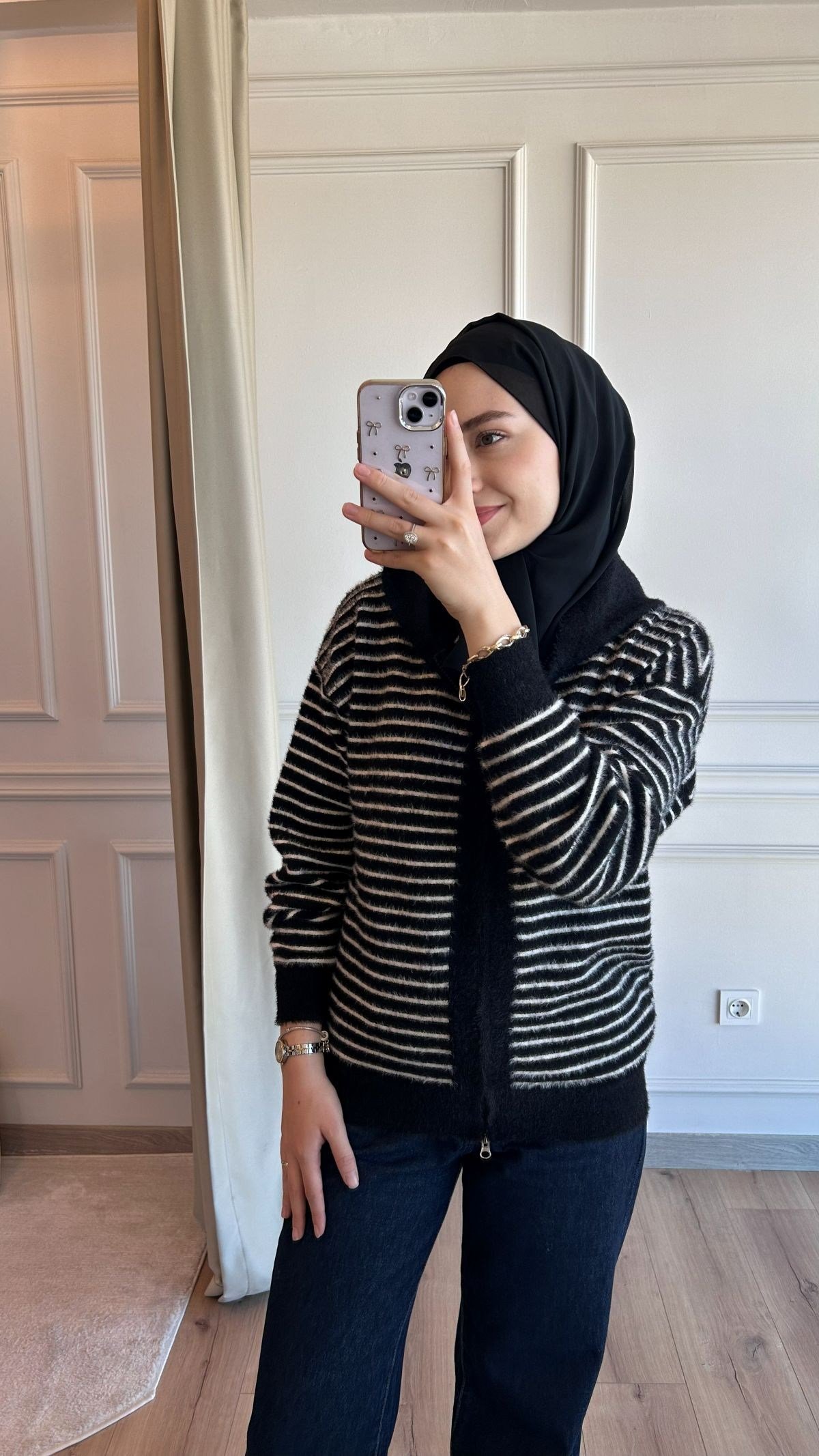 Siyah Kapüşonlu Angora Hırka