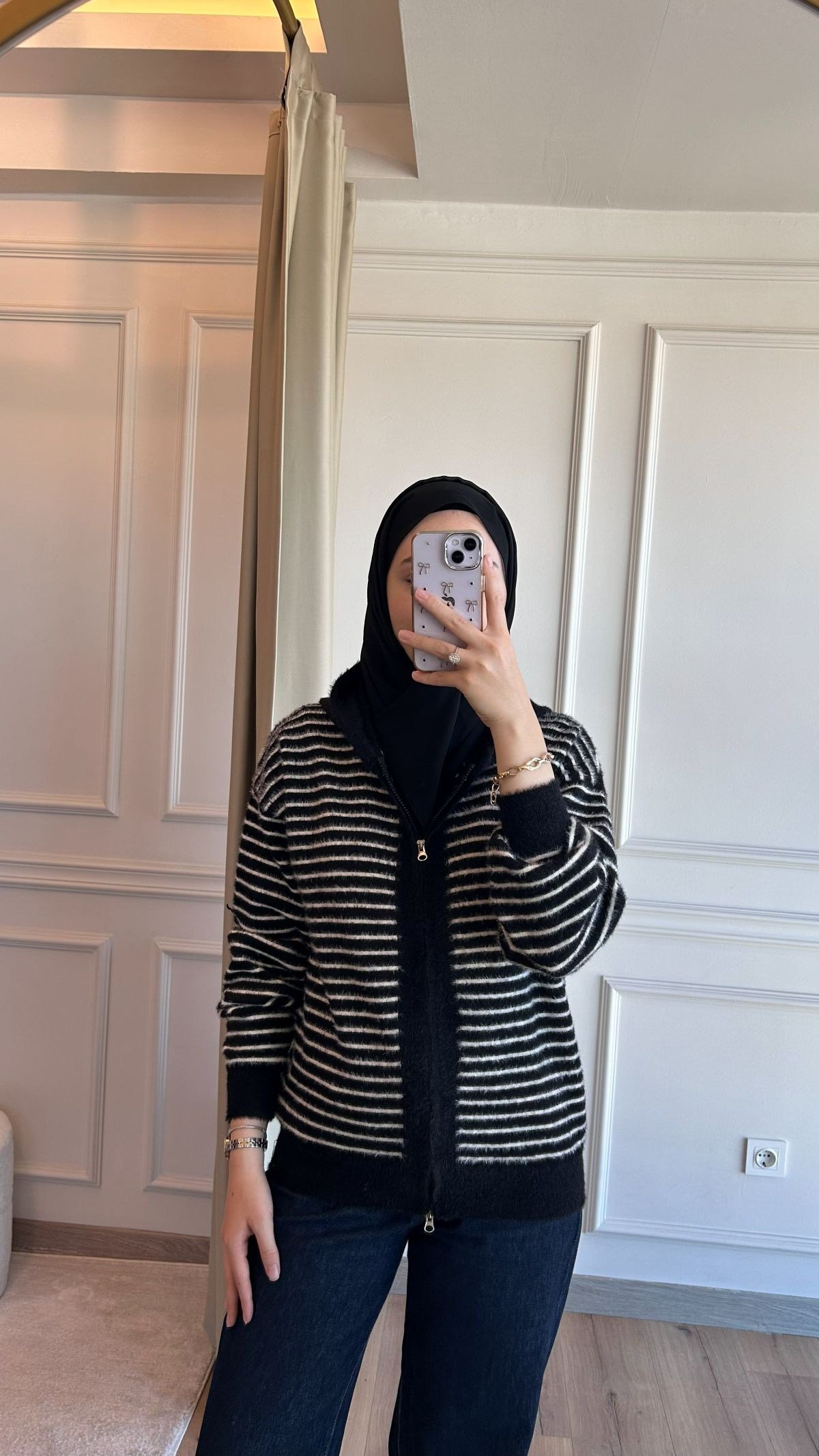 Siyah Kapüşonlu Angora Hırka