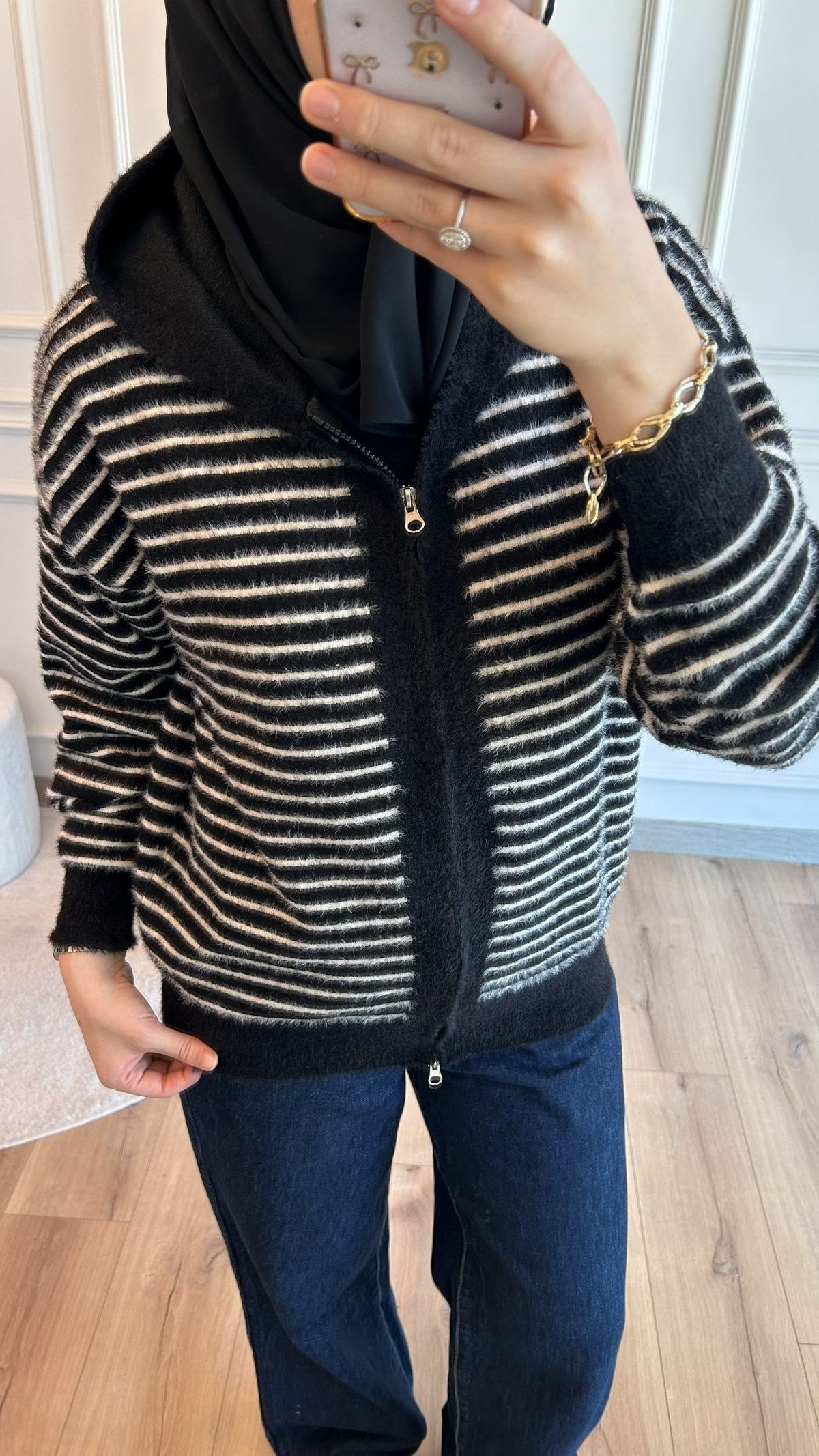 Siyah Kapüşonlu Angora Hırka