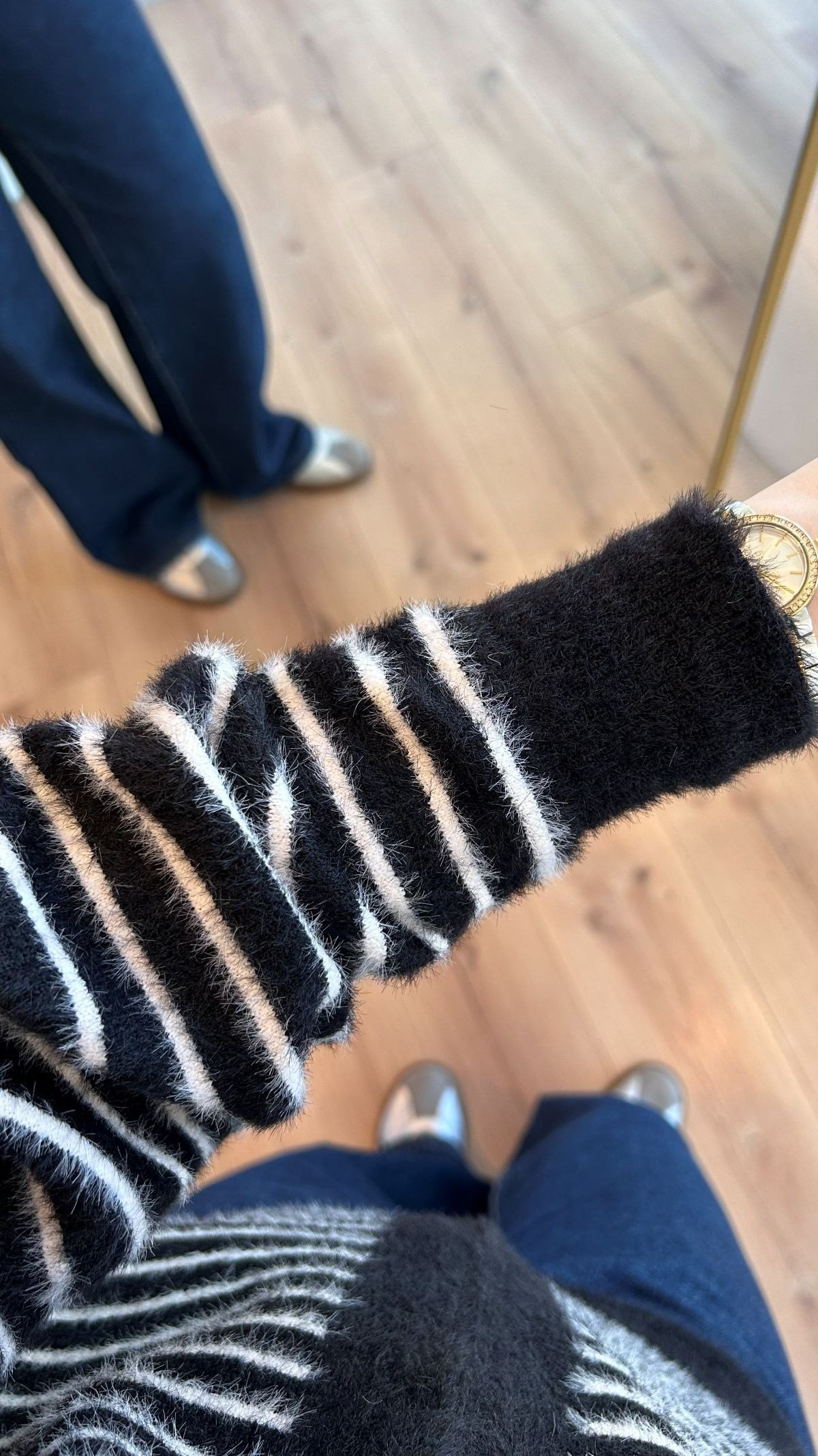 Siyah Kapüşonlu Angora Hırka