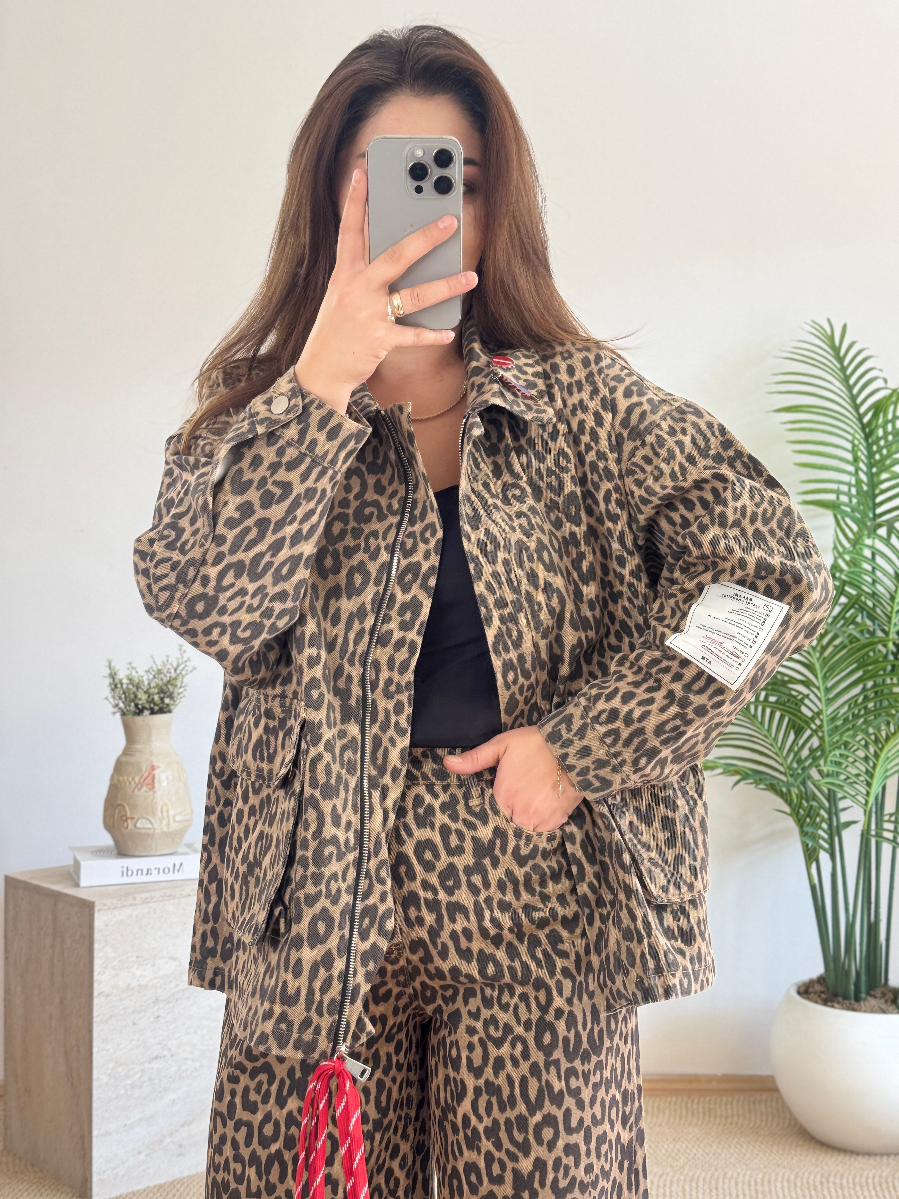Broş Detaylı Leopar Desenli Ceket