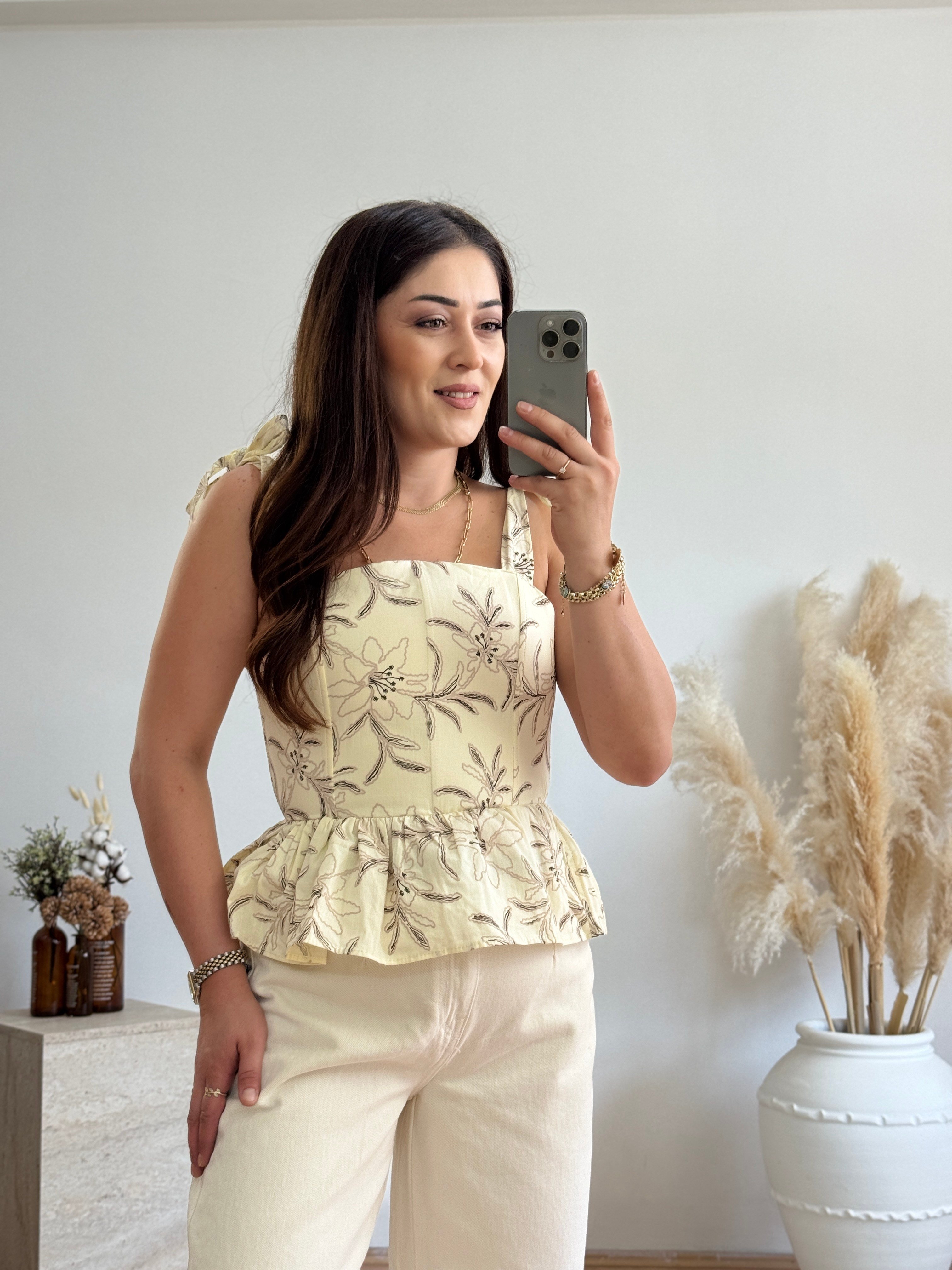 Çiçek Desenli Peplum Askılı Bluz-Ekru