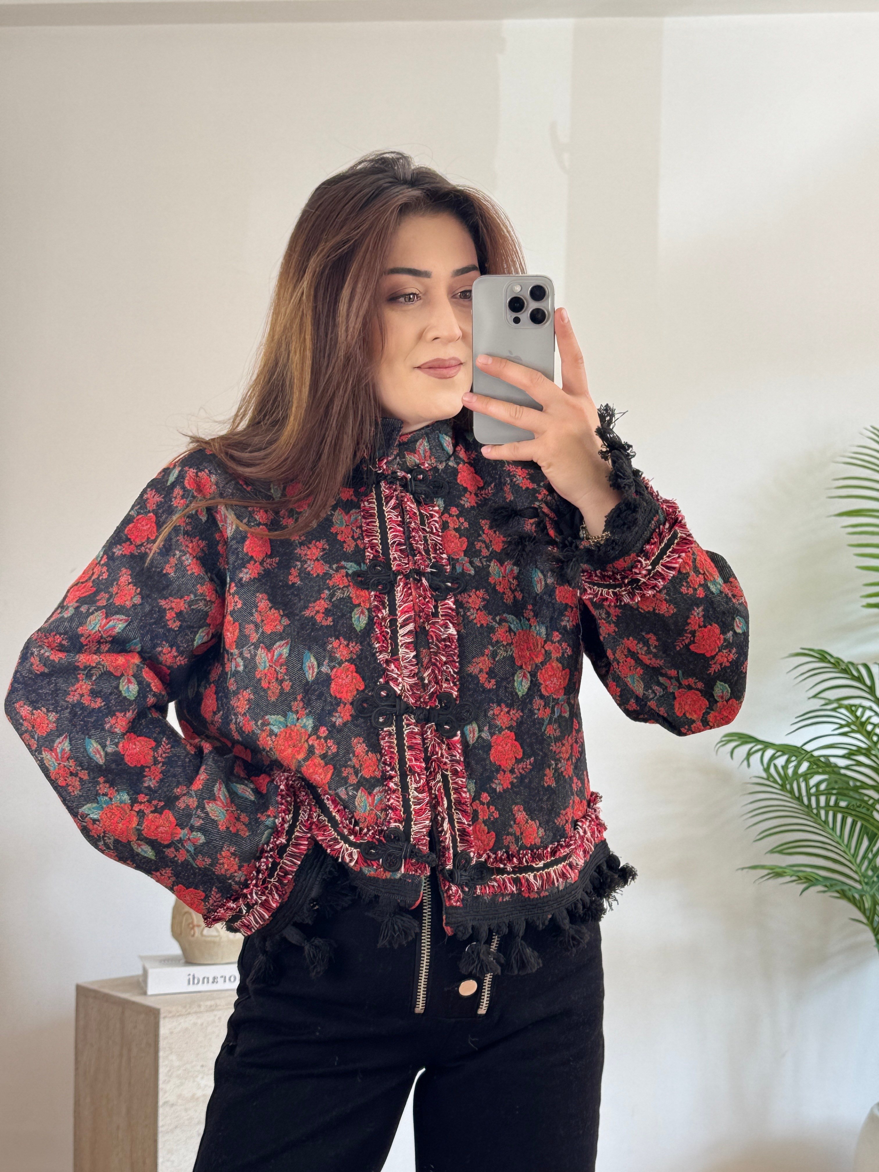 Çiçek Desenli Püskül Detaylı Ceket