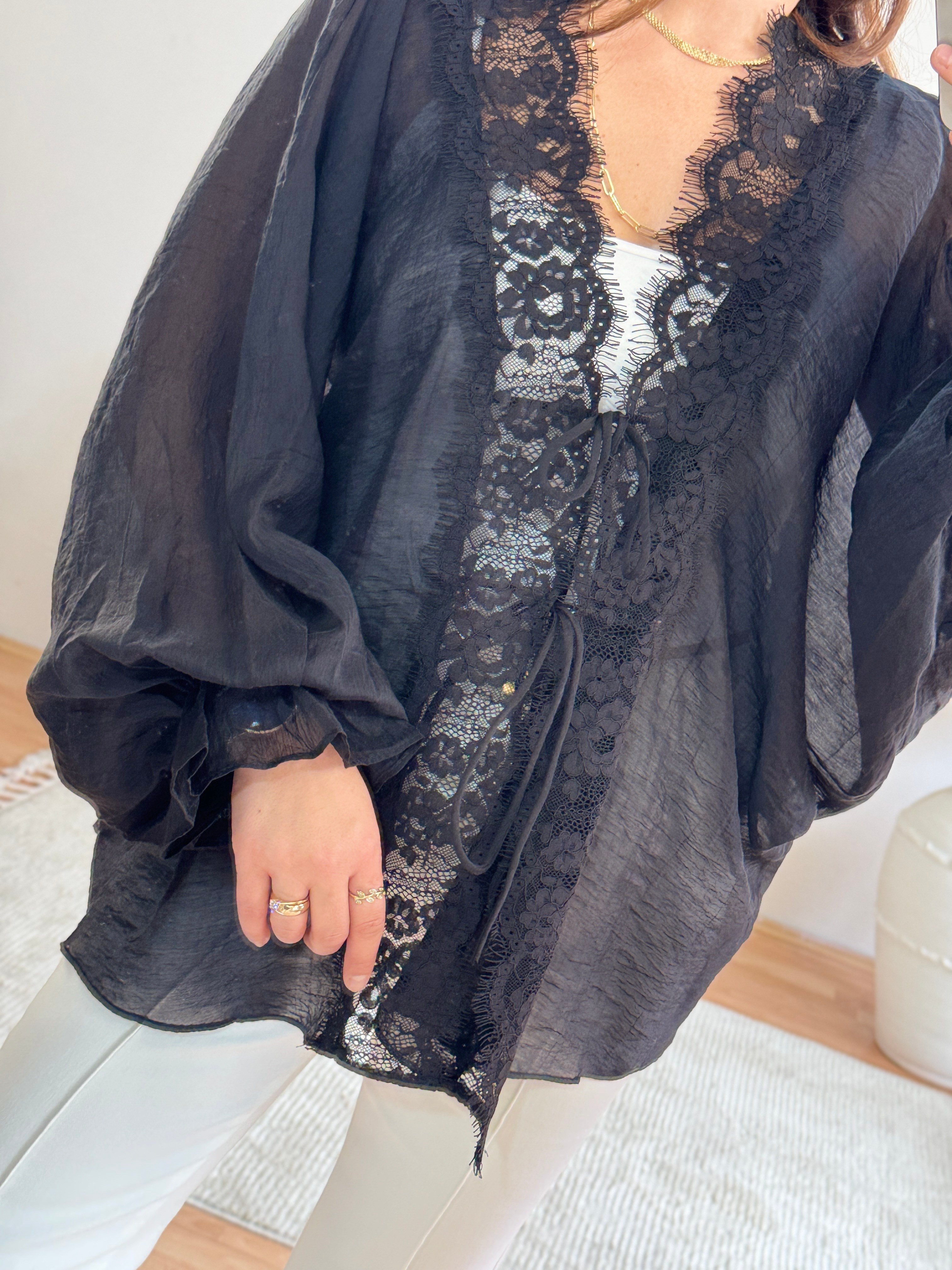 Dantel Detaylı Bağlamalı Kimono – Siyah