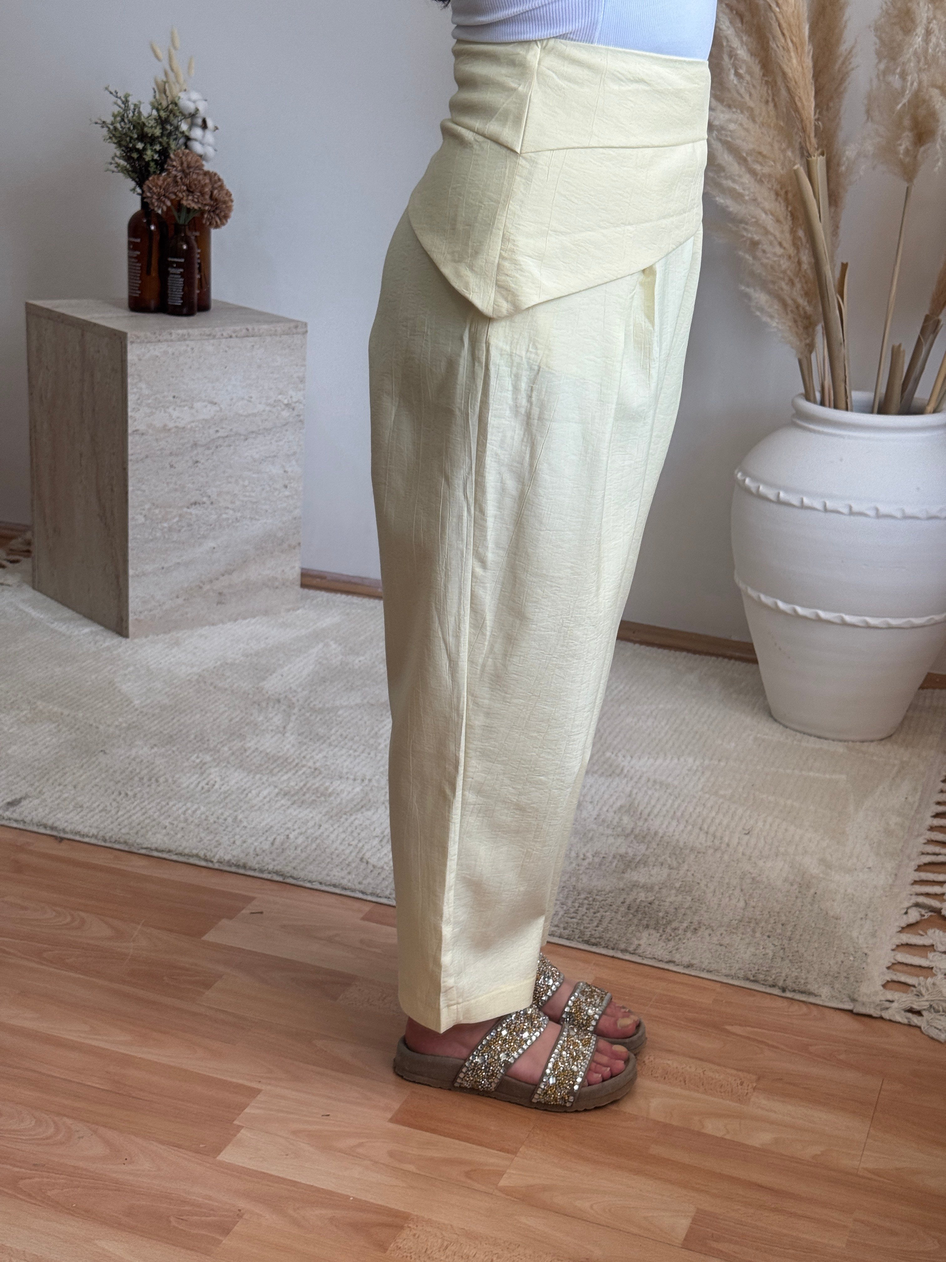 Kemer Görünümlü Detaylı Pantolon-Sarı