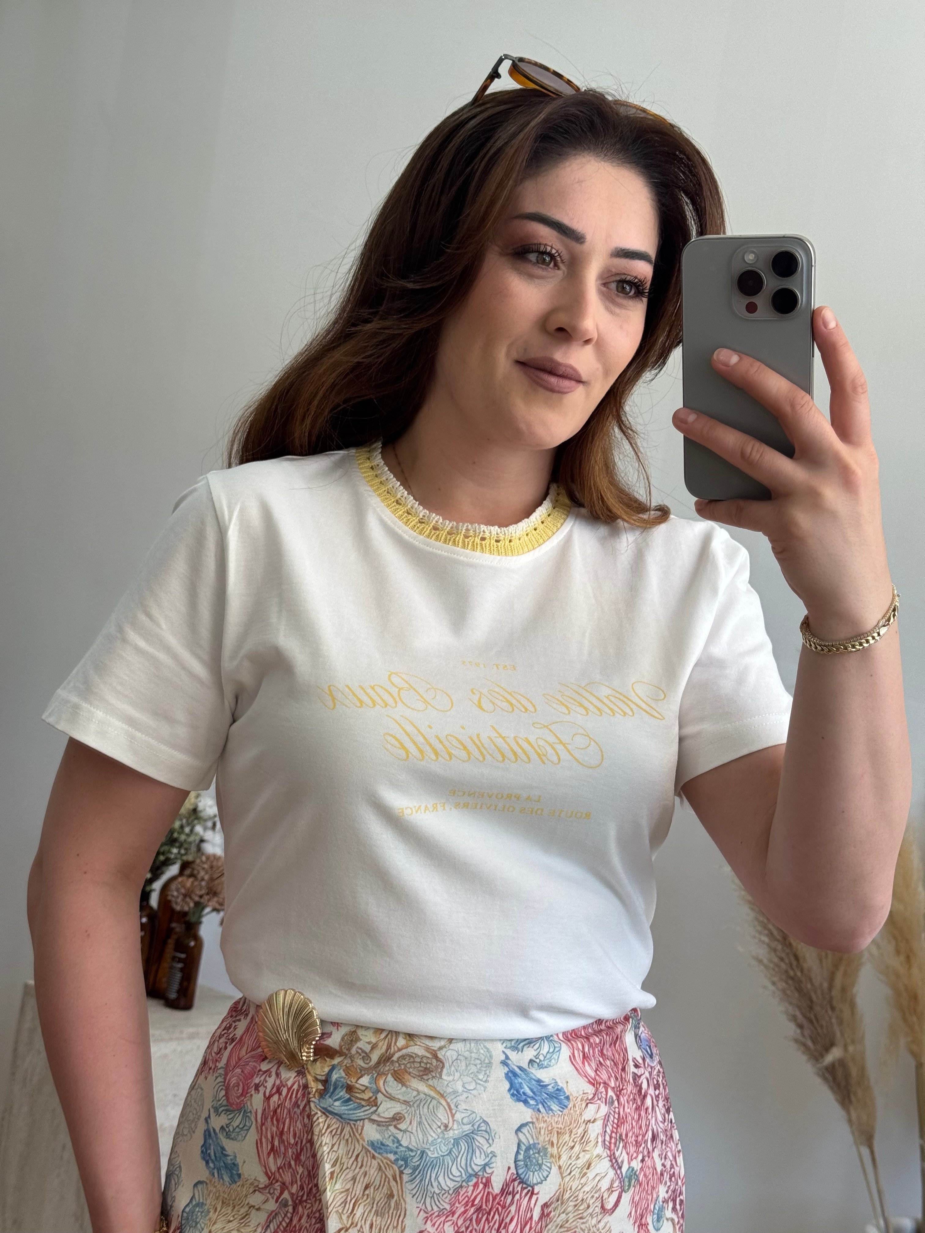 Nakış Detaylı Basic Tişört-Sarı