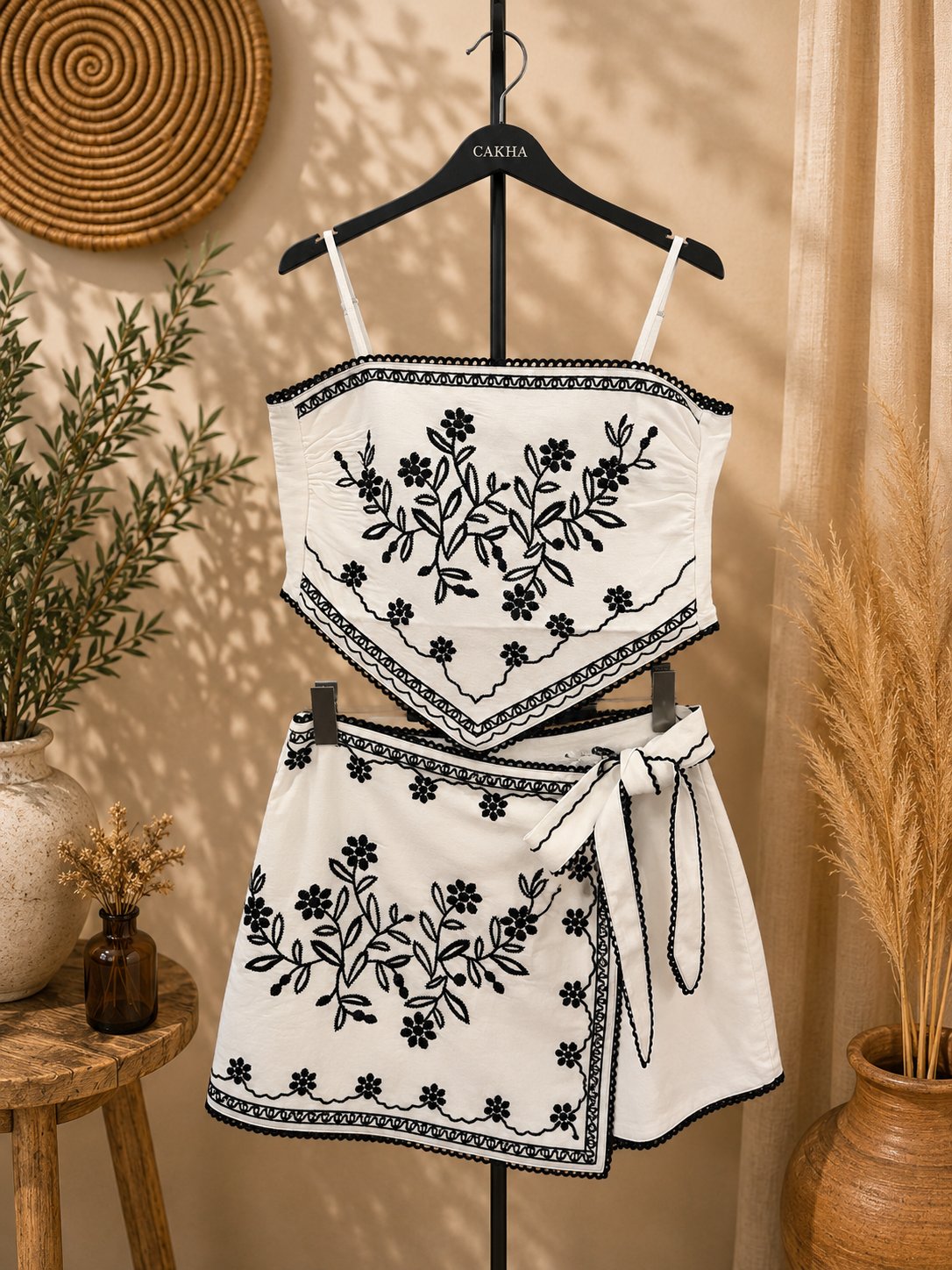 Nakış İşlemeli Şort Etek & Bağlamalı Crop Takım