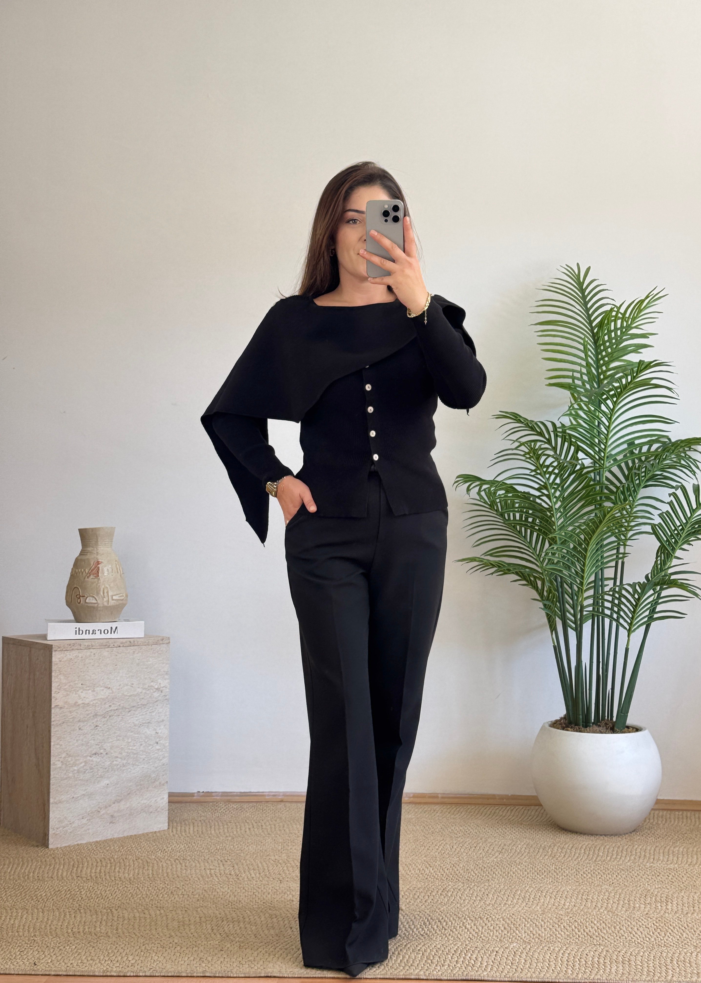 Şal Detaylı Düğmeli Triko-Siyah
