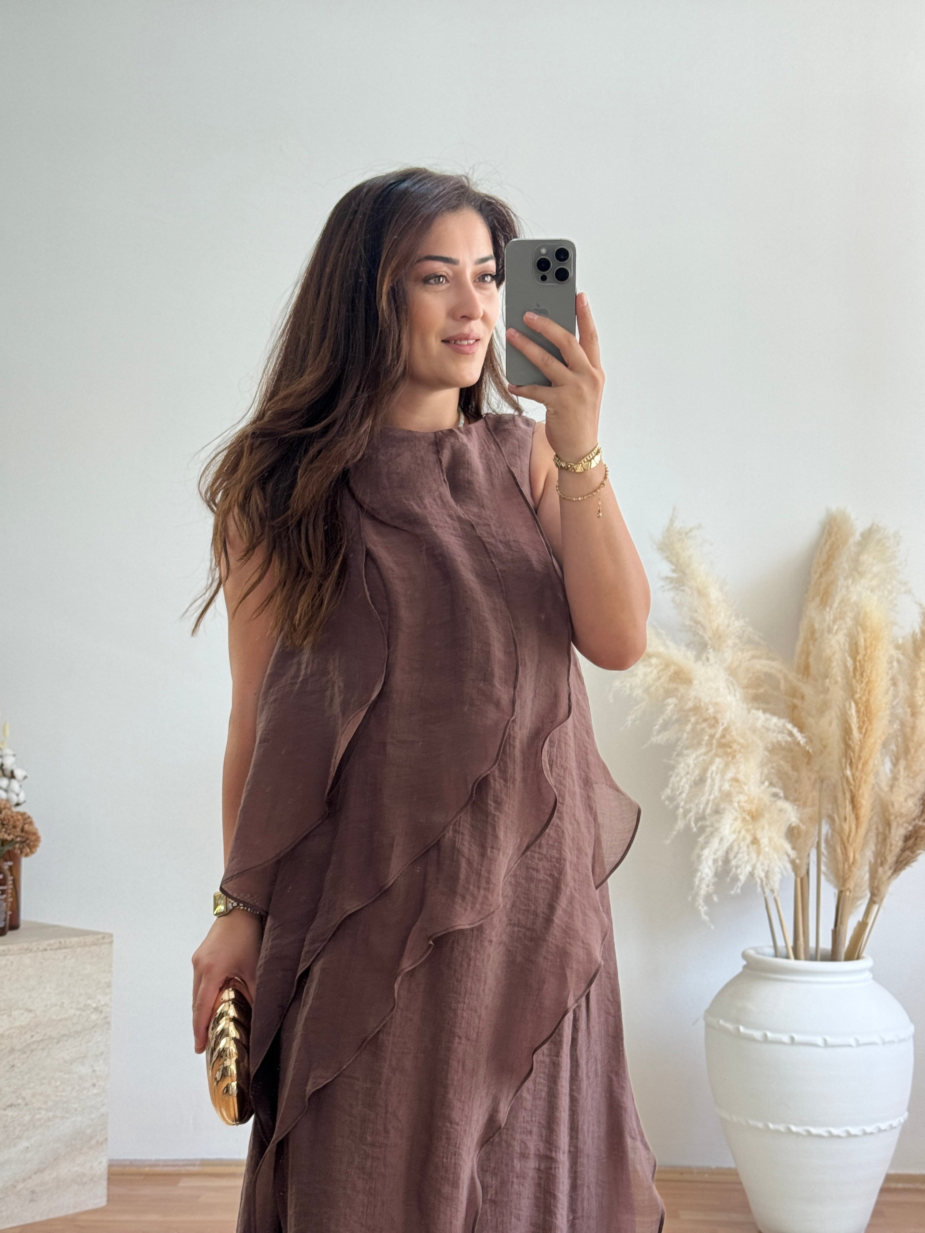Volan Detaylı Maxi Elbise – Kahve