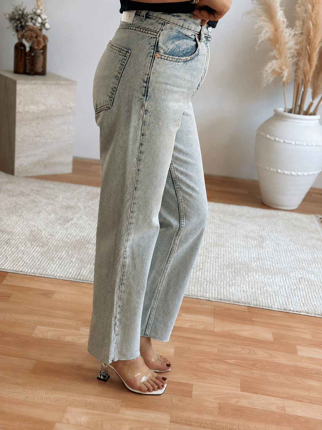 Zra Kesik Paça Mom Fit Jean-Kar Yıkama 