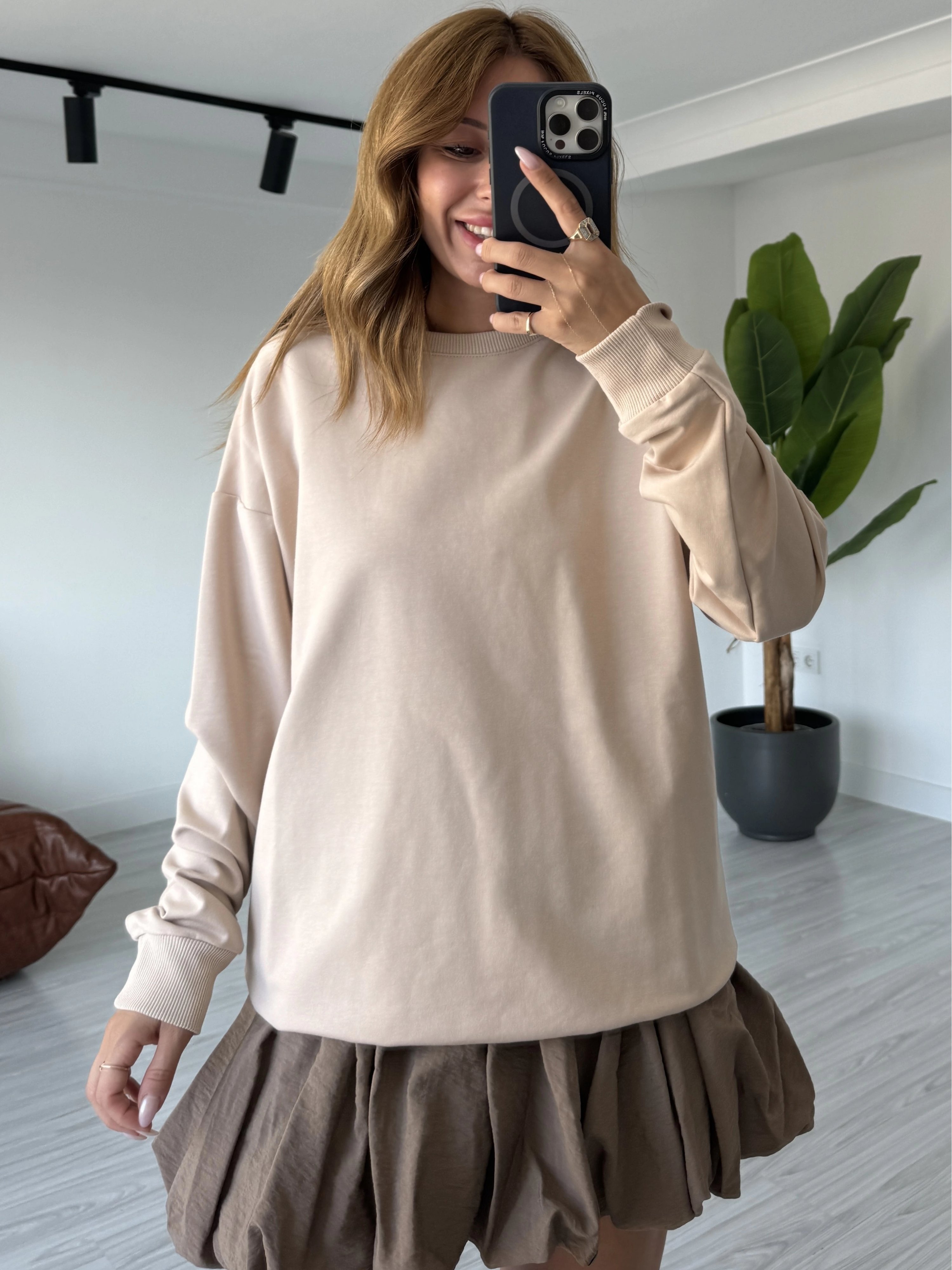 Bej Basic Sweatshirt