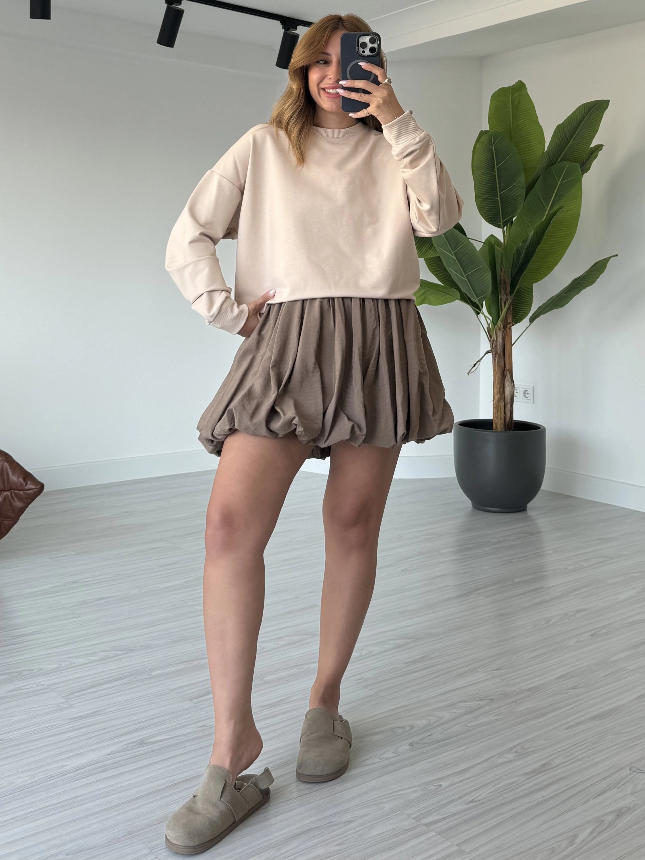 Bej Basic Sweatshirt