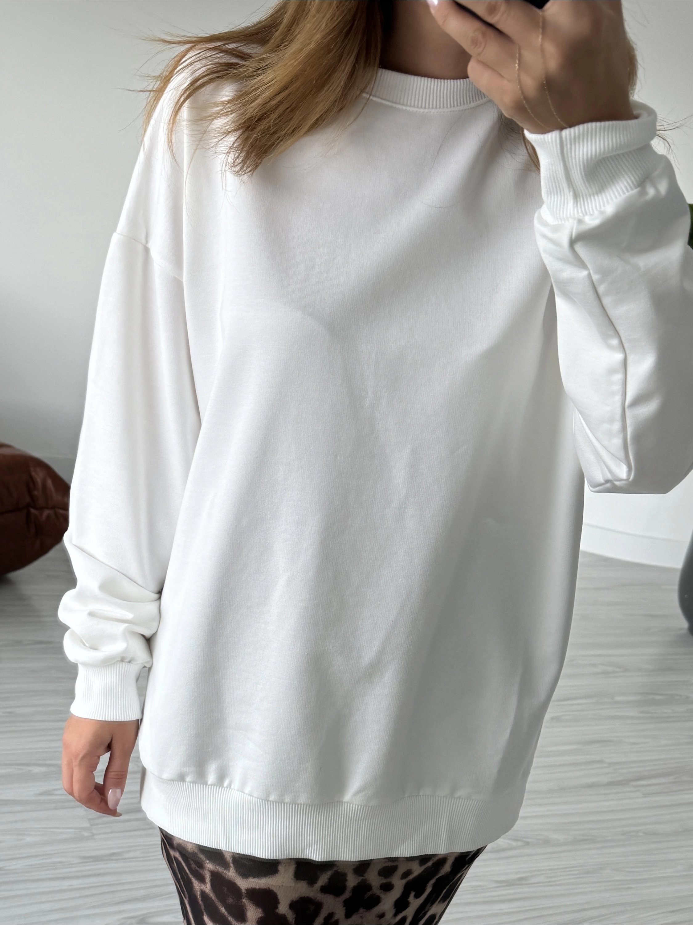 Beyaz Basic Sweatshirt