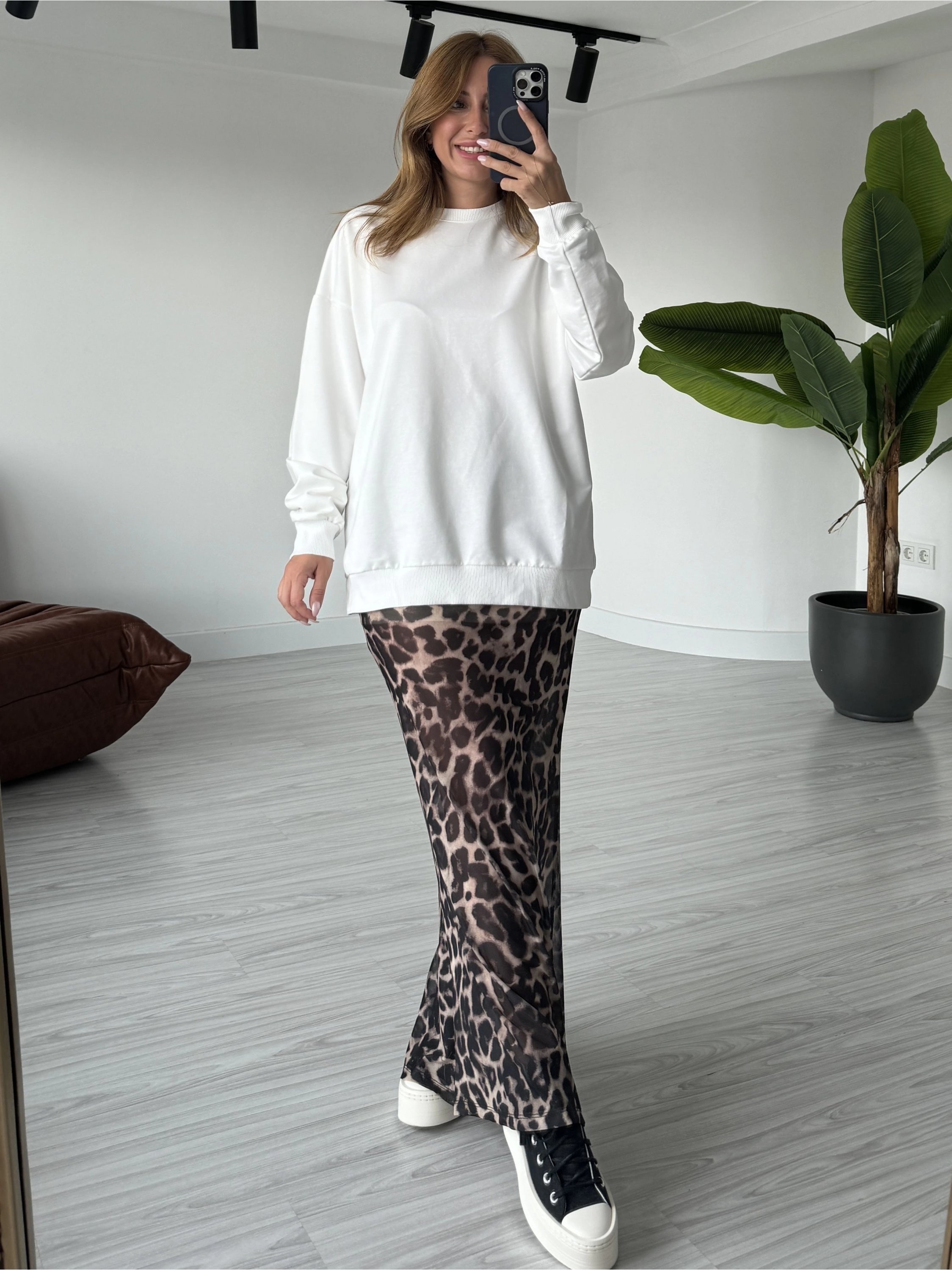 Beyaz Basic Sweatshirt
