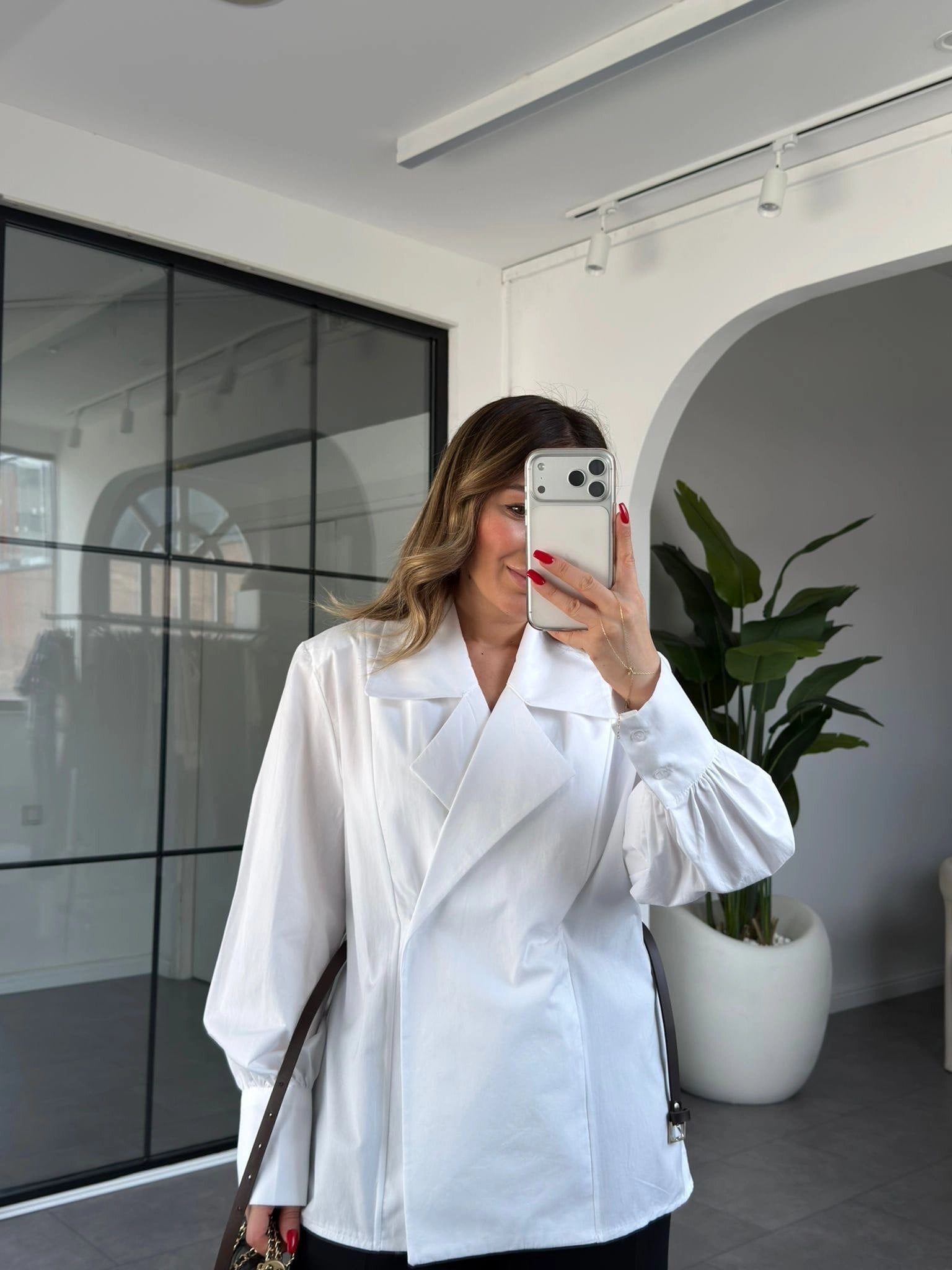 BEYAZ KEMERLİ GÖMLEK 5057