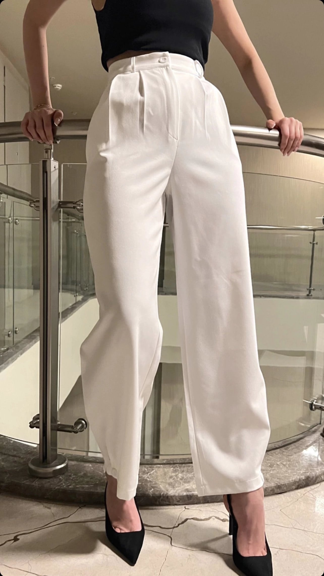 Beyaz Paça Düğme Detaylı Şalvar Model Atlas Kumaş Pantolon