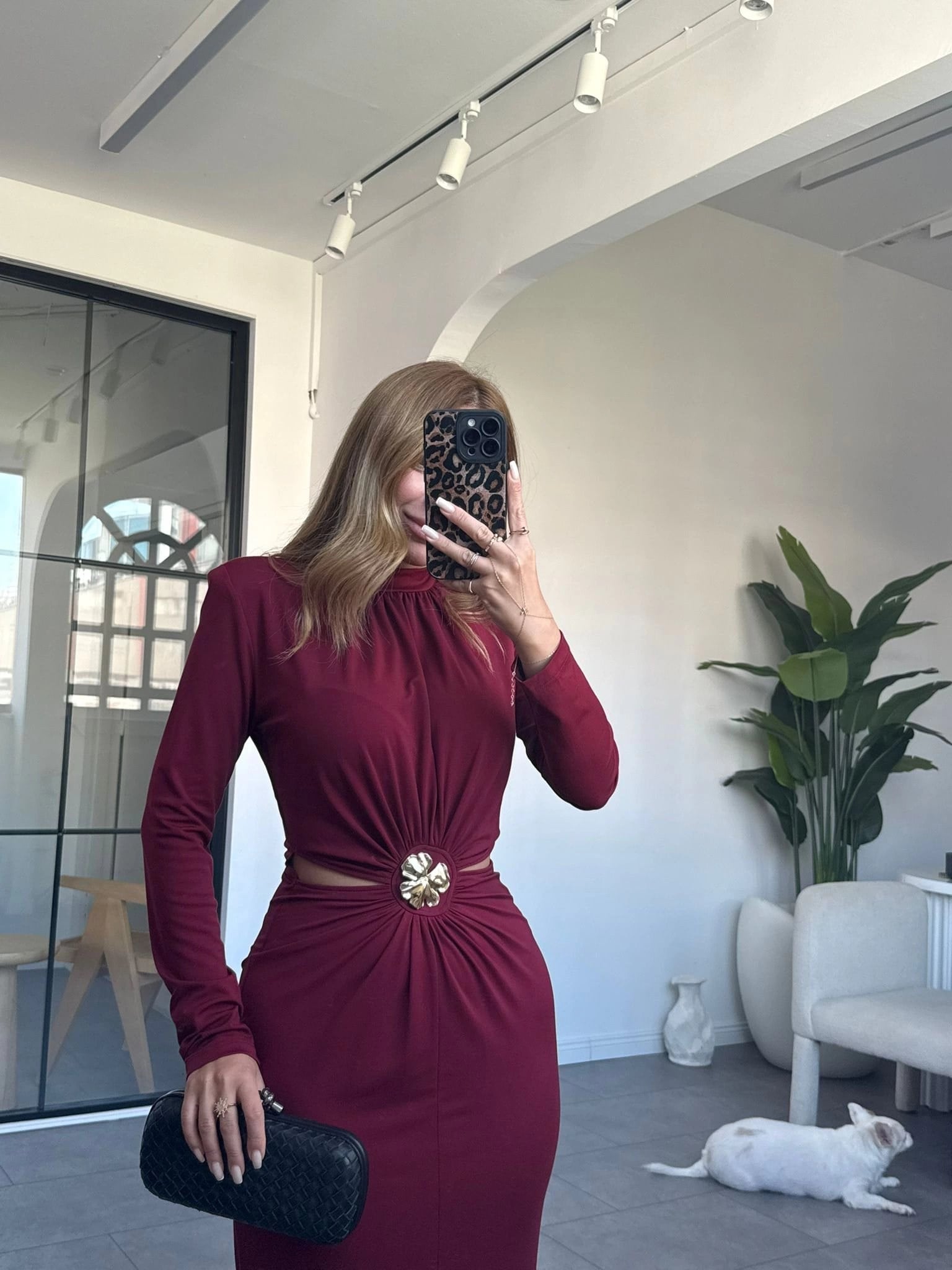 BORDO VATKA OMUZLU BROŞ DETAY ELBİSE