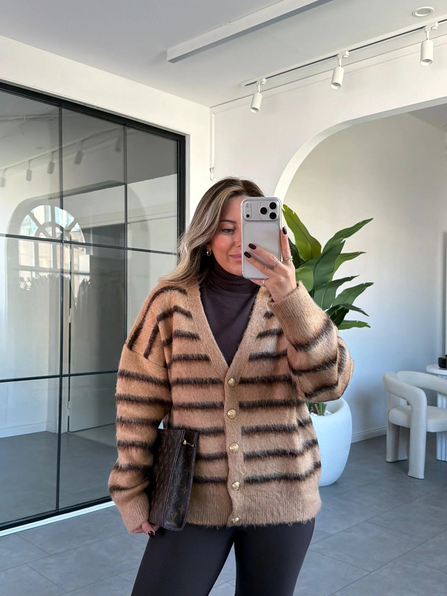 CAMEL KAHVE ÇİZGİLİ GOLD DÜĞMELİ HIRKA