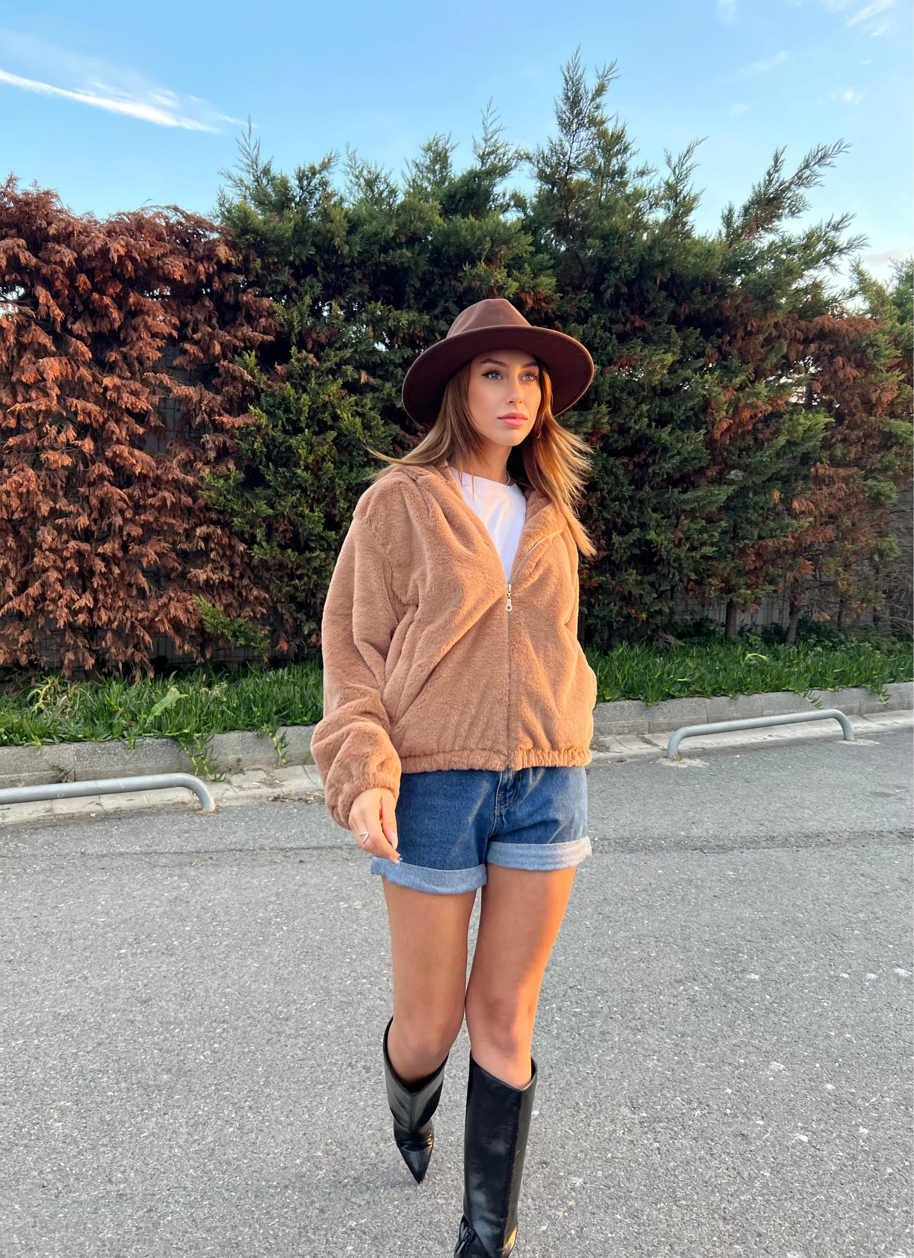Camel Kapüşonlu Peluş Mont