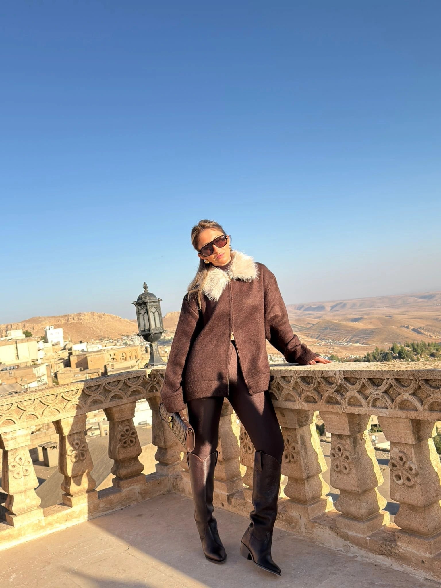 CAMEL YAKASI KÜRK DETAYLI HIRKA