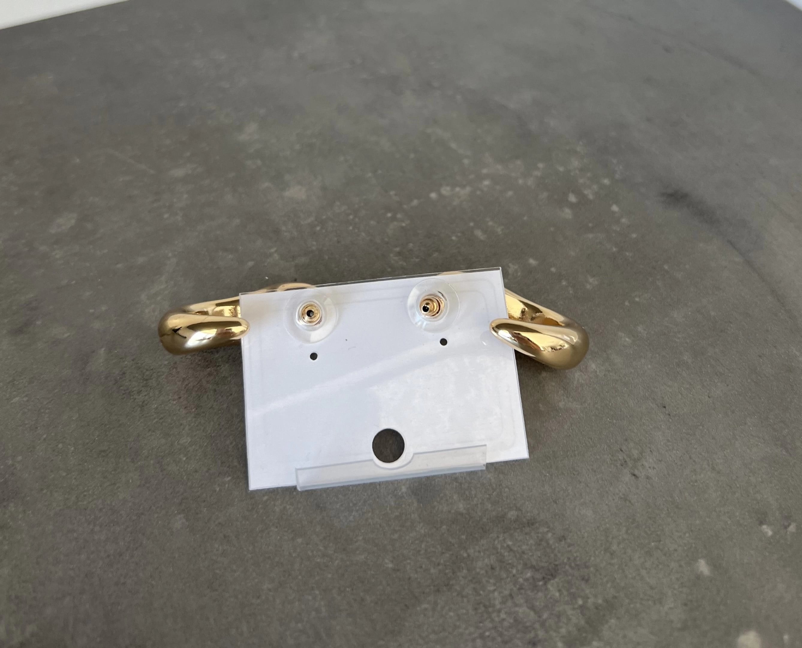 Gold Kıvrımlı Bombeli Küpe
