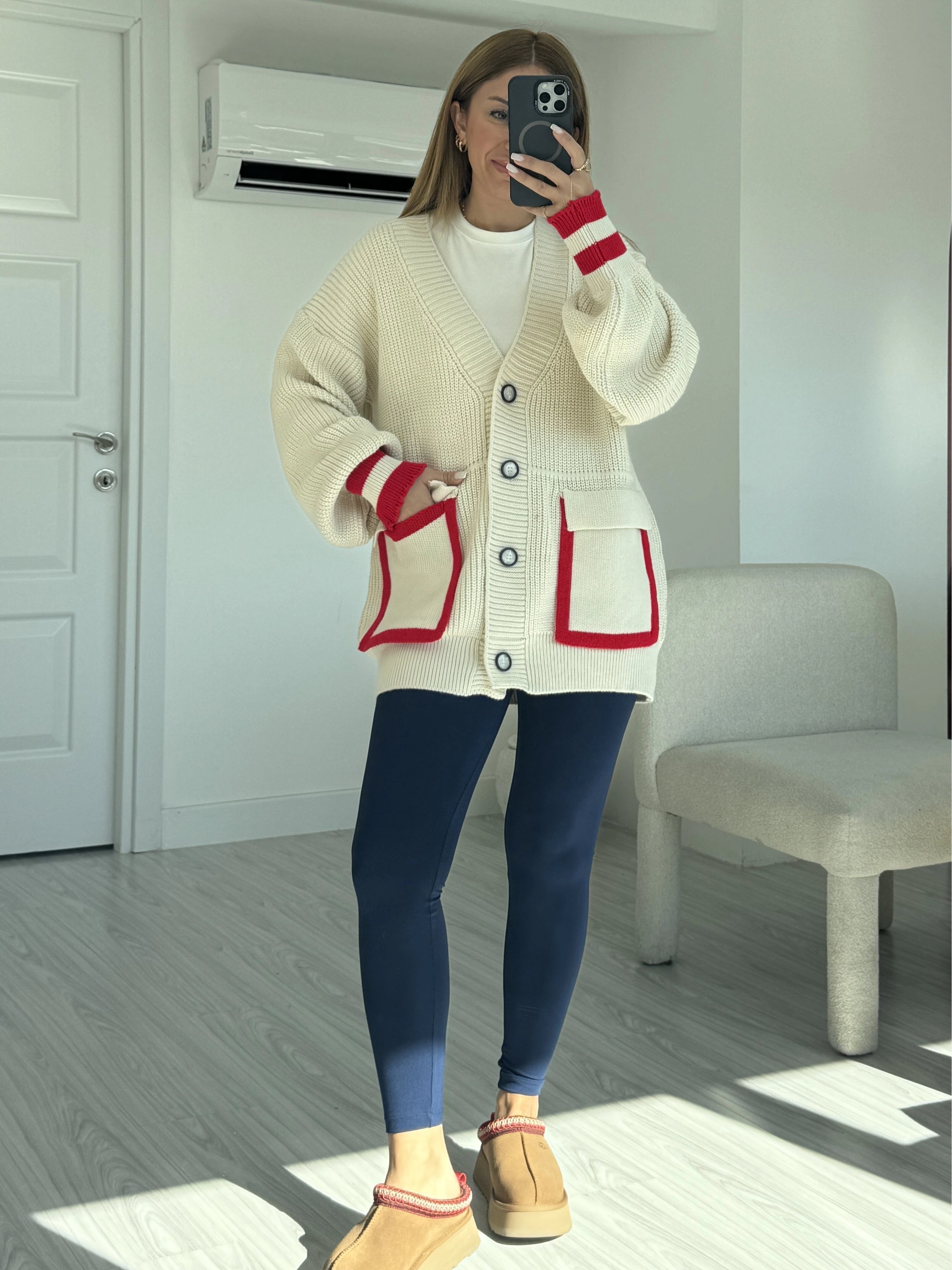 Kırmızı Kapak Cepli Kolları Şeritli Hırka