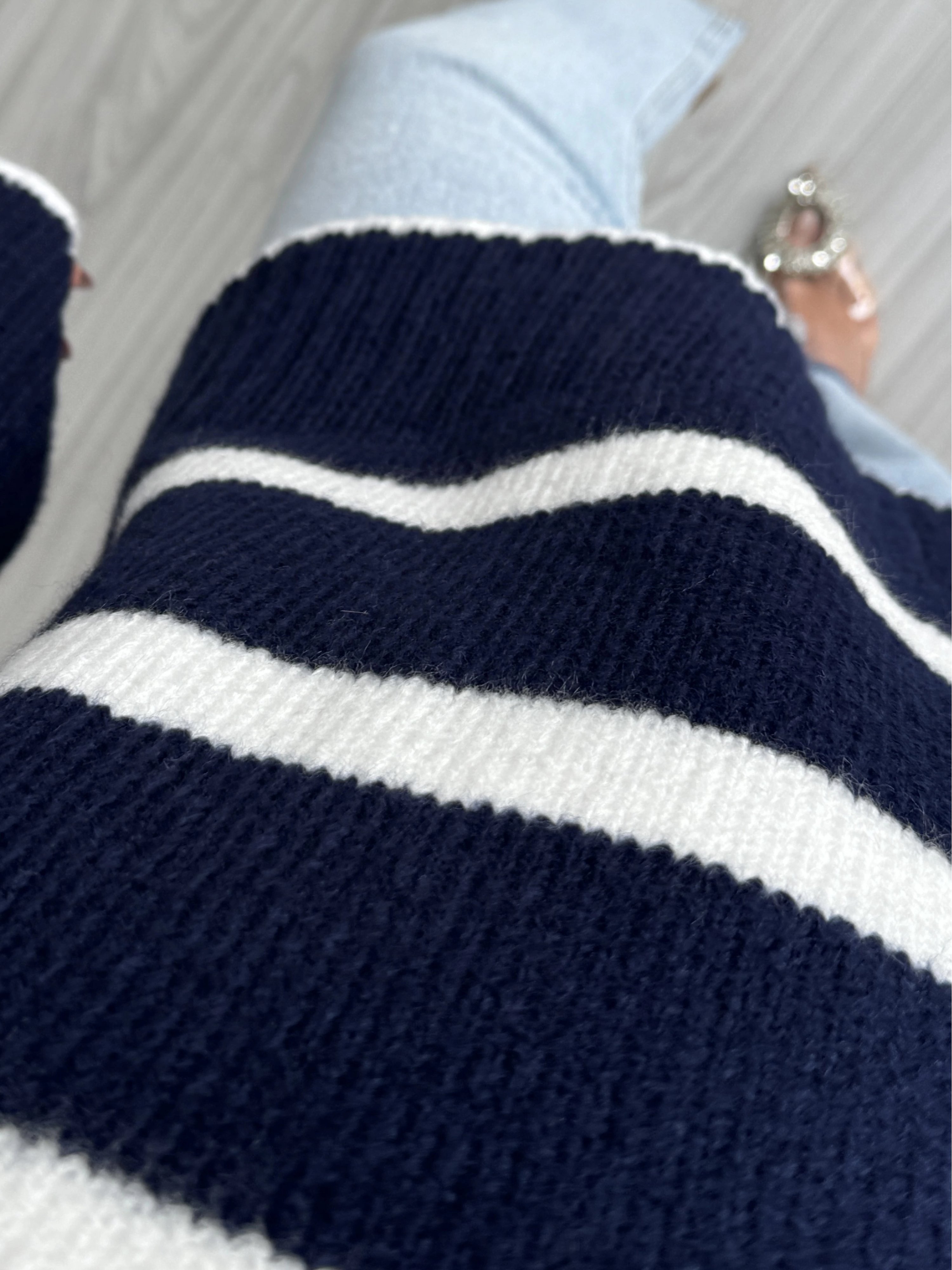 Lacivert Oversize Çizgili Örgü Kazak