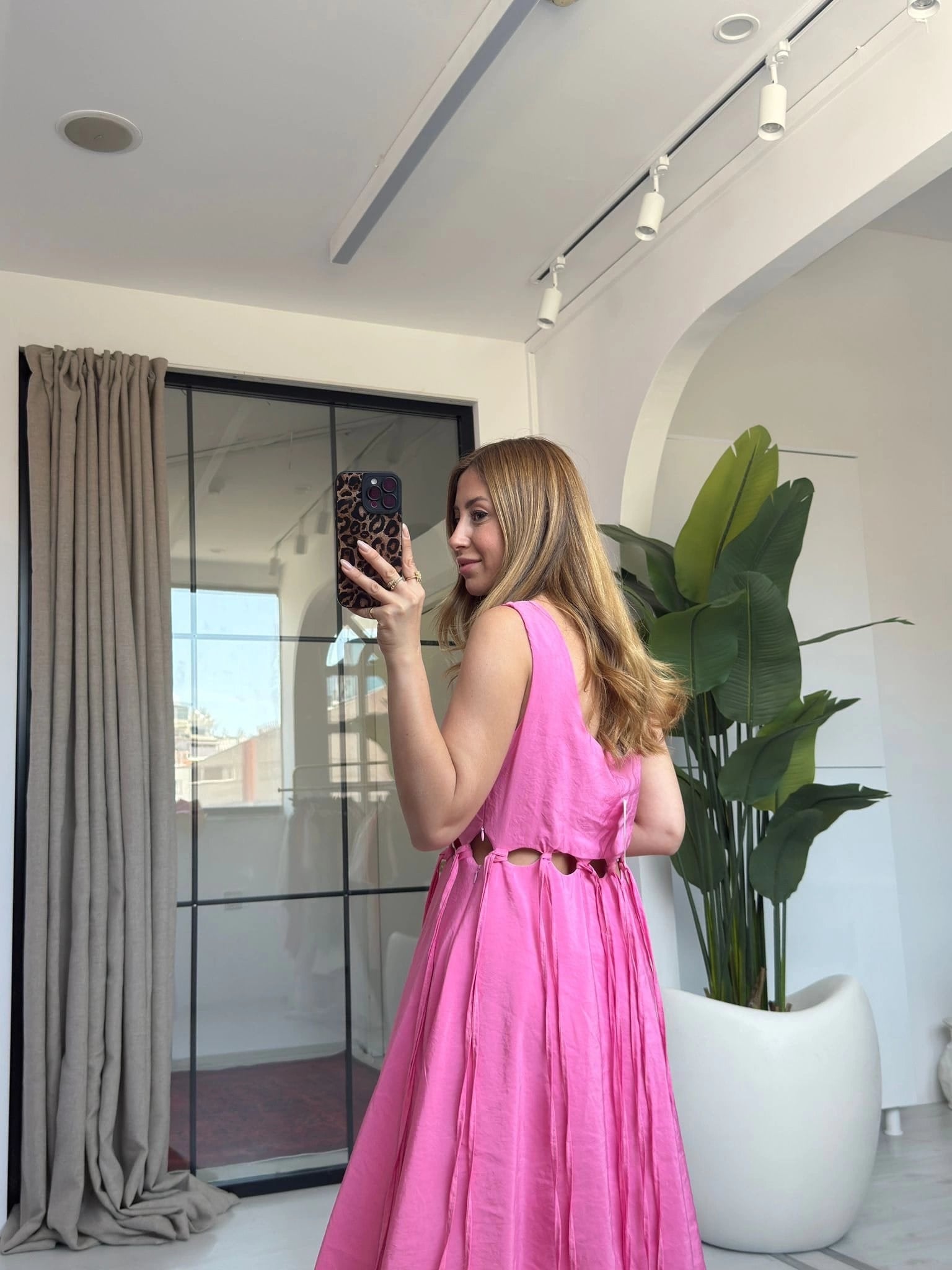 PEMBE ASKILI SAÇAKLI ELBİSE