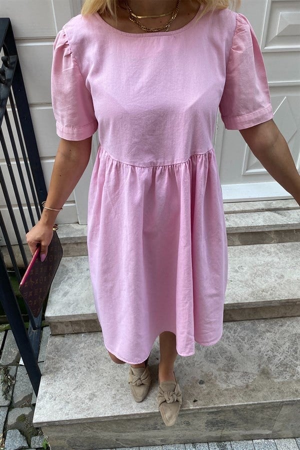 PEMBE KISA KOLLU ARKASI BAĞLAMA DETAYLI ELBİSE