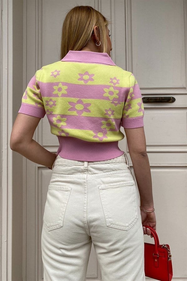 PEMBE SARI ÇİÇEK DESENLİ POLO YAKA KISA KOL TRİKO BLUZ