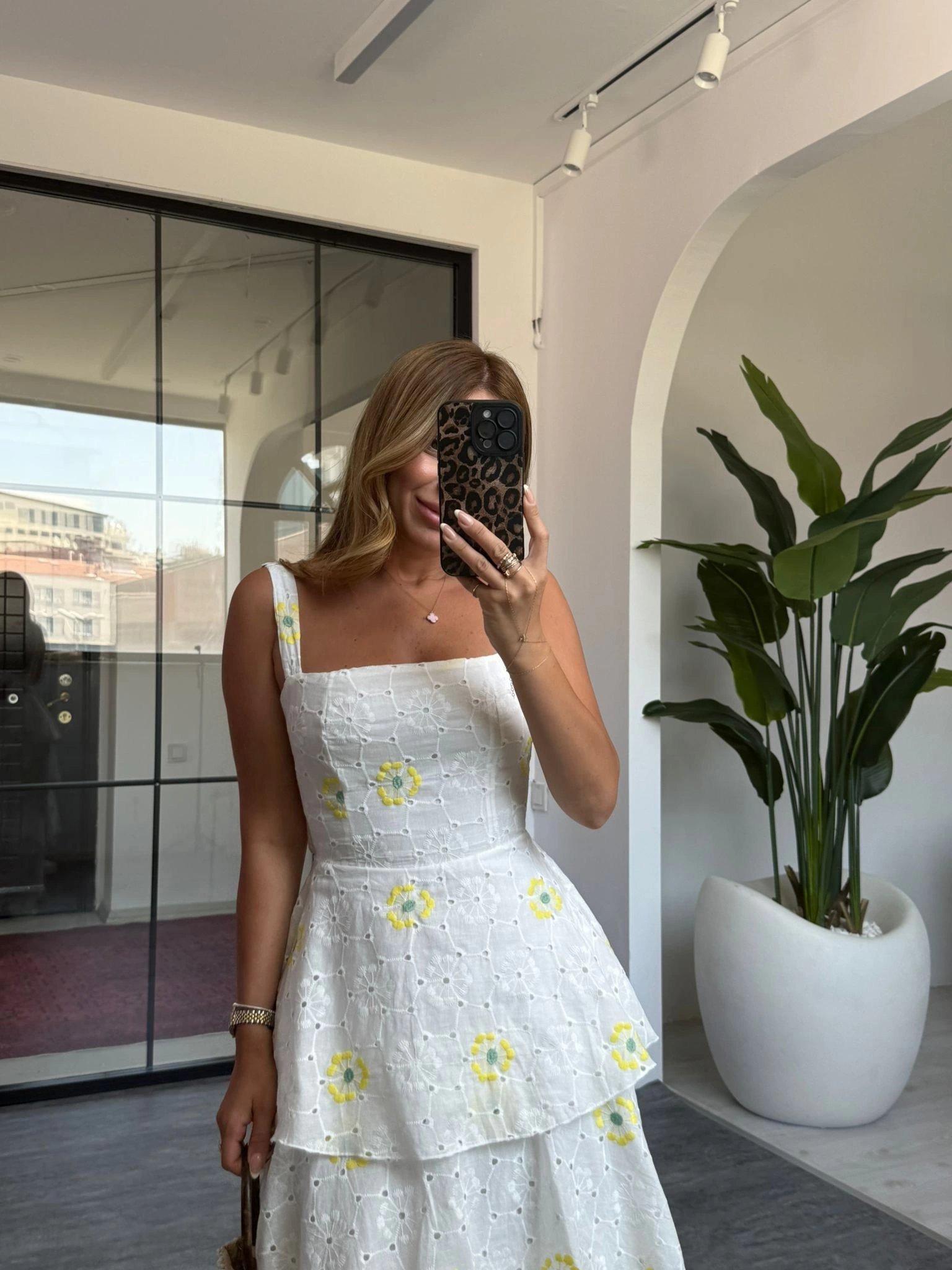 SARI ÇİÇEKLİ KAT KAT ARKASI BAĞLAMALI ELBİSE