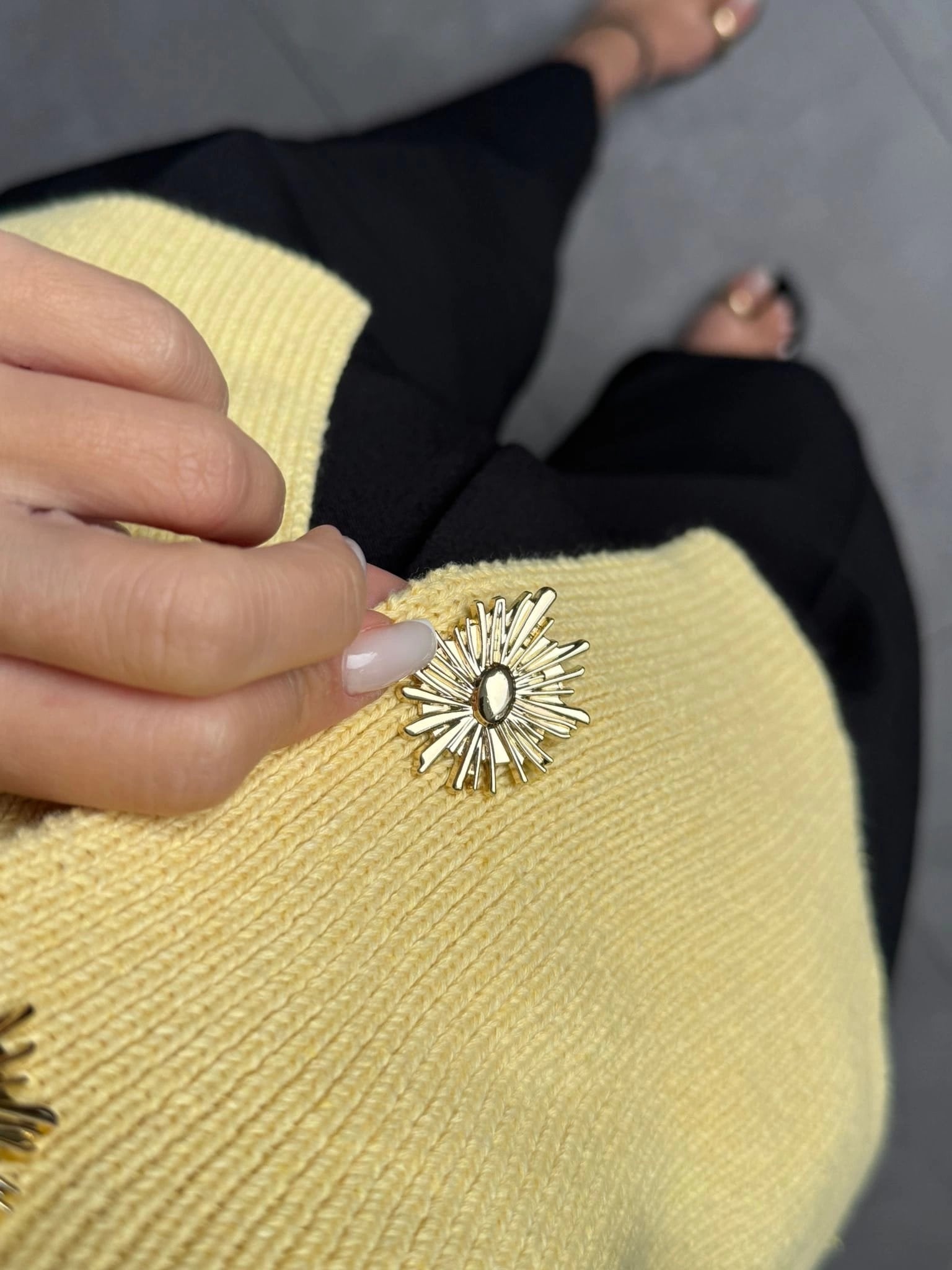 SARI GOLD DETAYLI YELEK