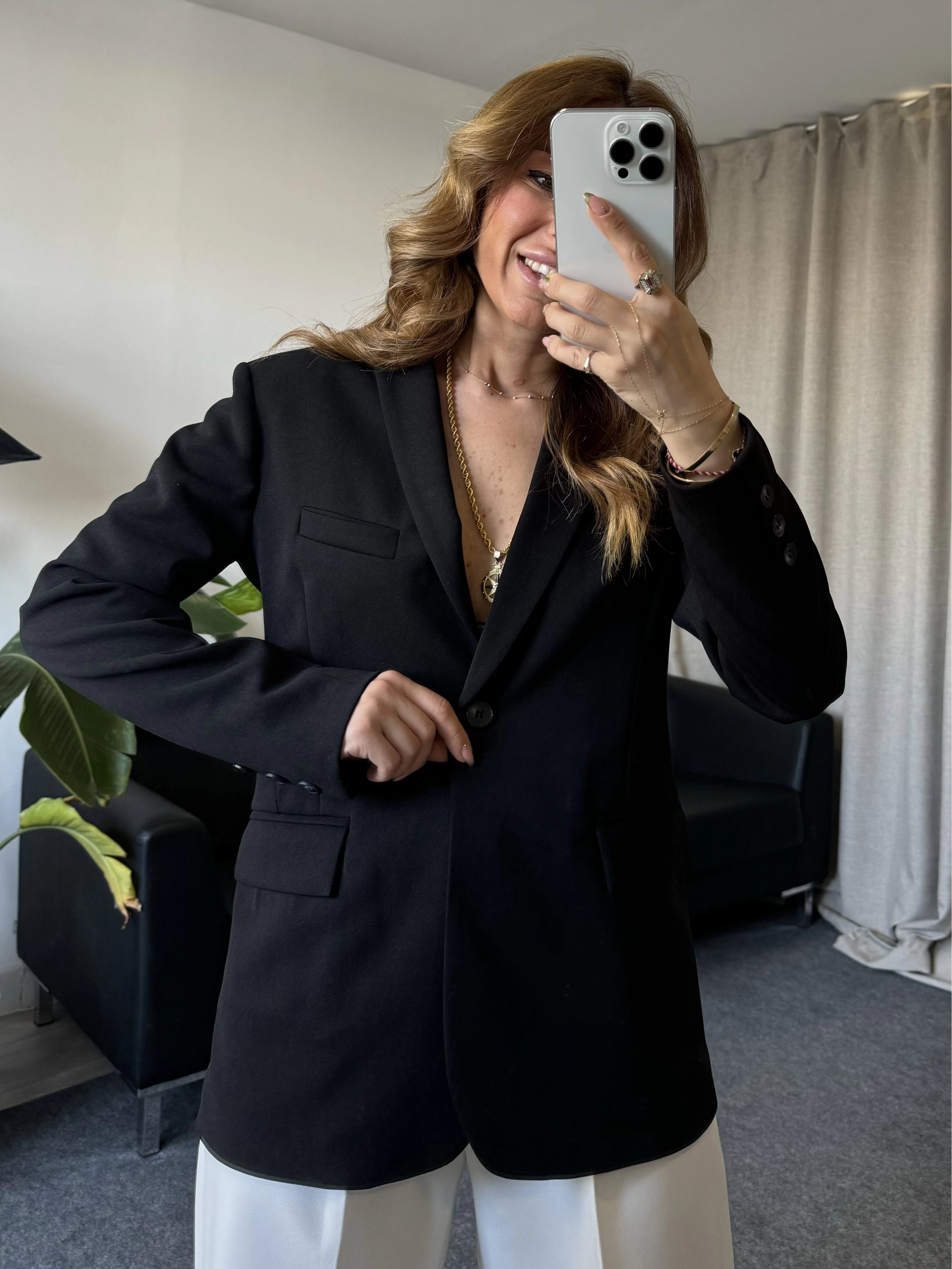 Siyah Belden Oturtmalı Blazer