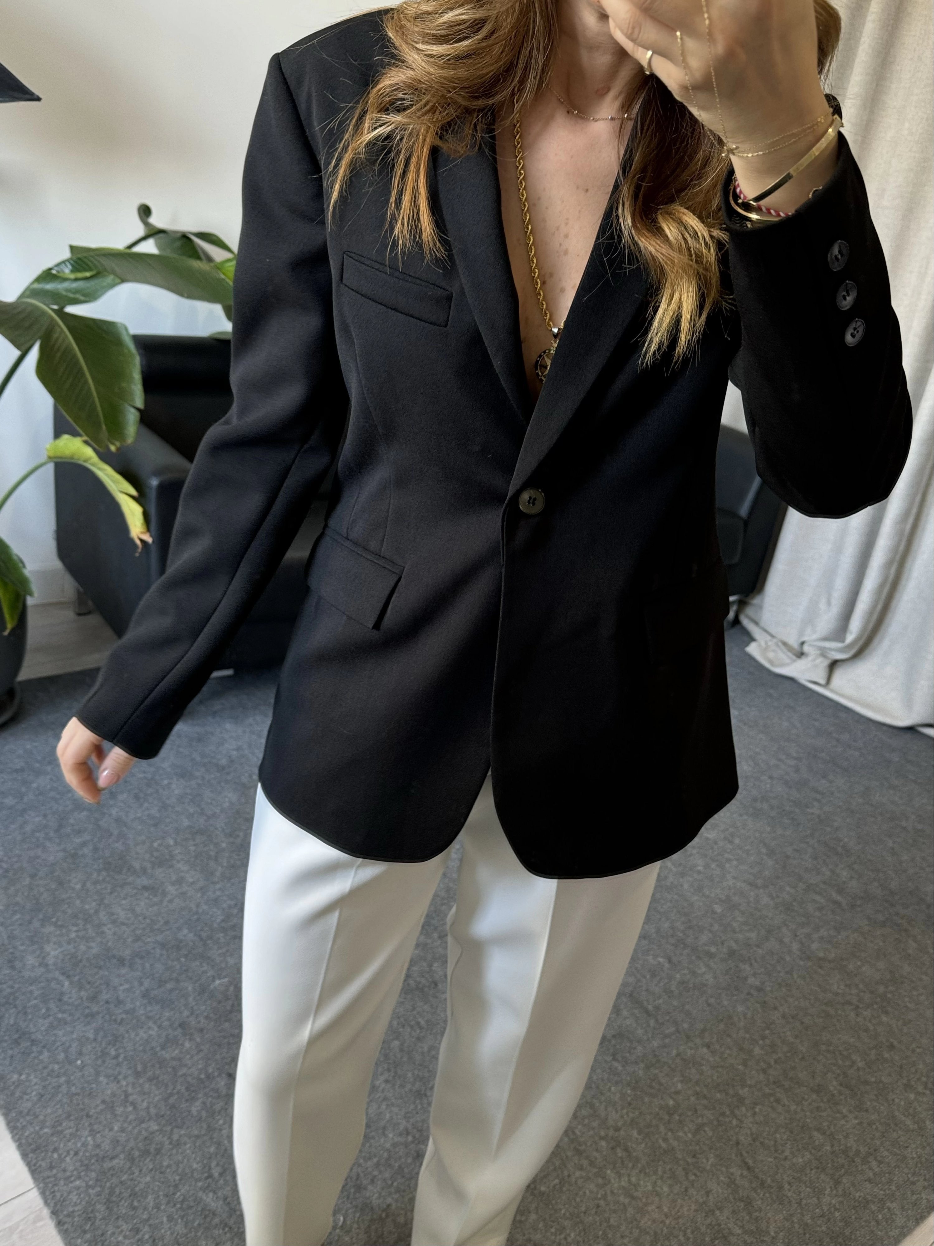 Siyah Belden Oturtmalı Blazer