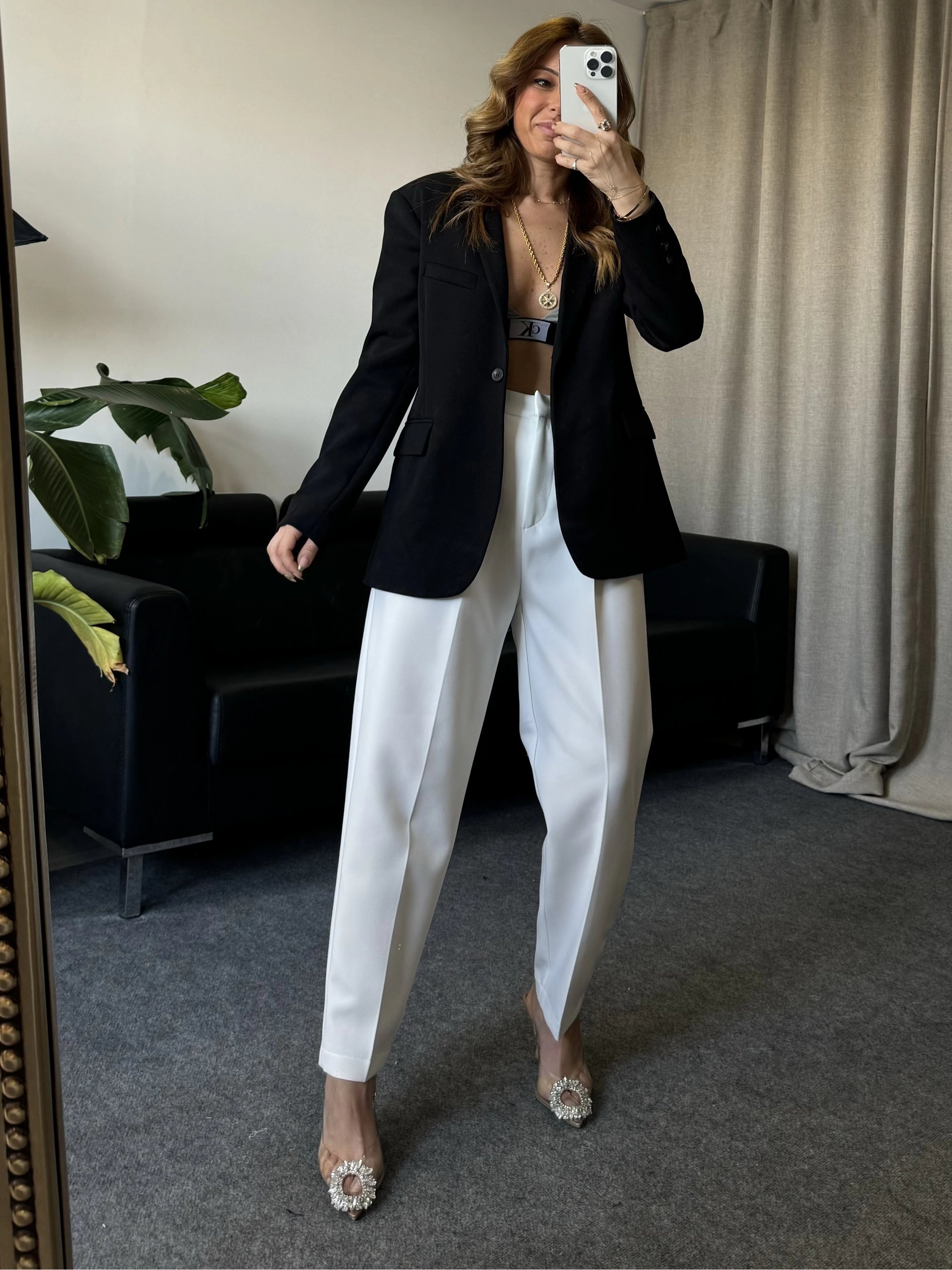 Siyah Belden Oturtmalı Blazer